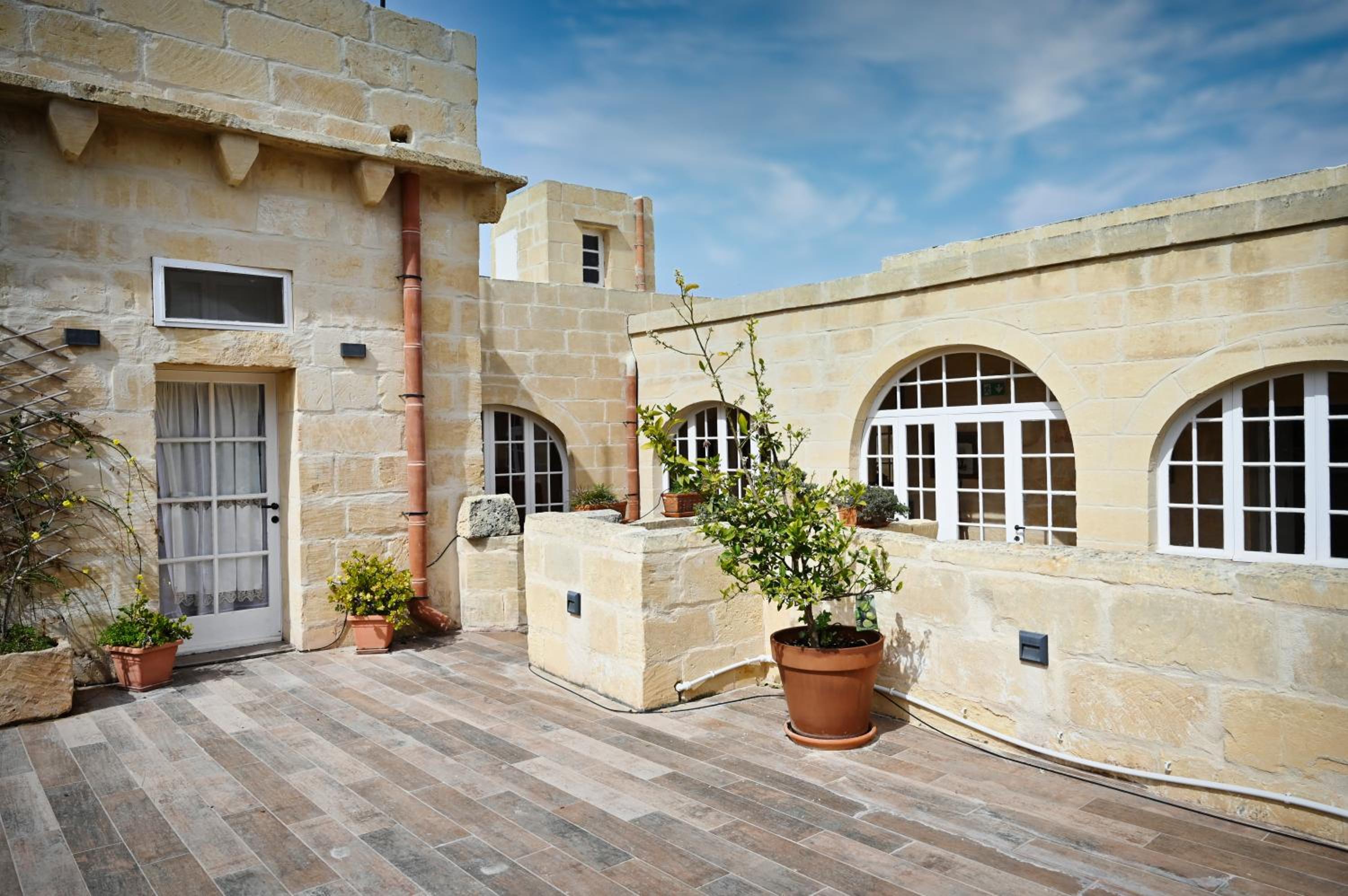 Fully-Detached Pool-House 'il-Holma' in Gozo Central view 4