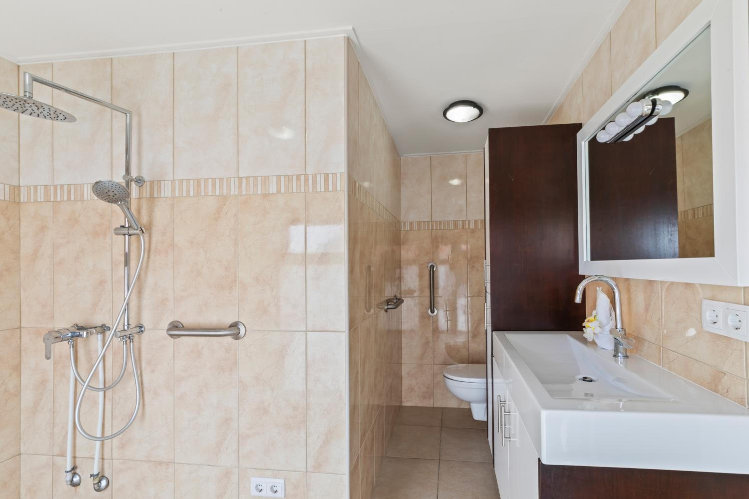 Heerlijk appartement met prachtig uitzicht op zee!