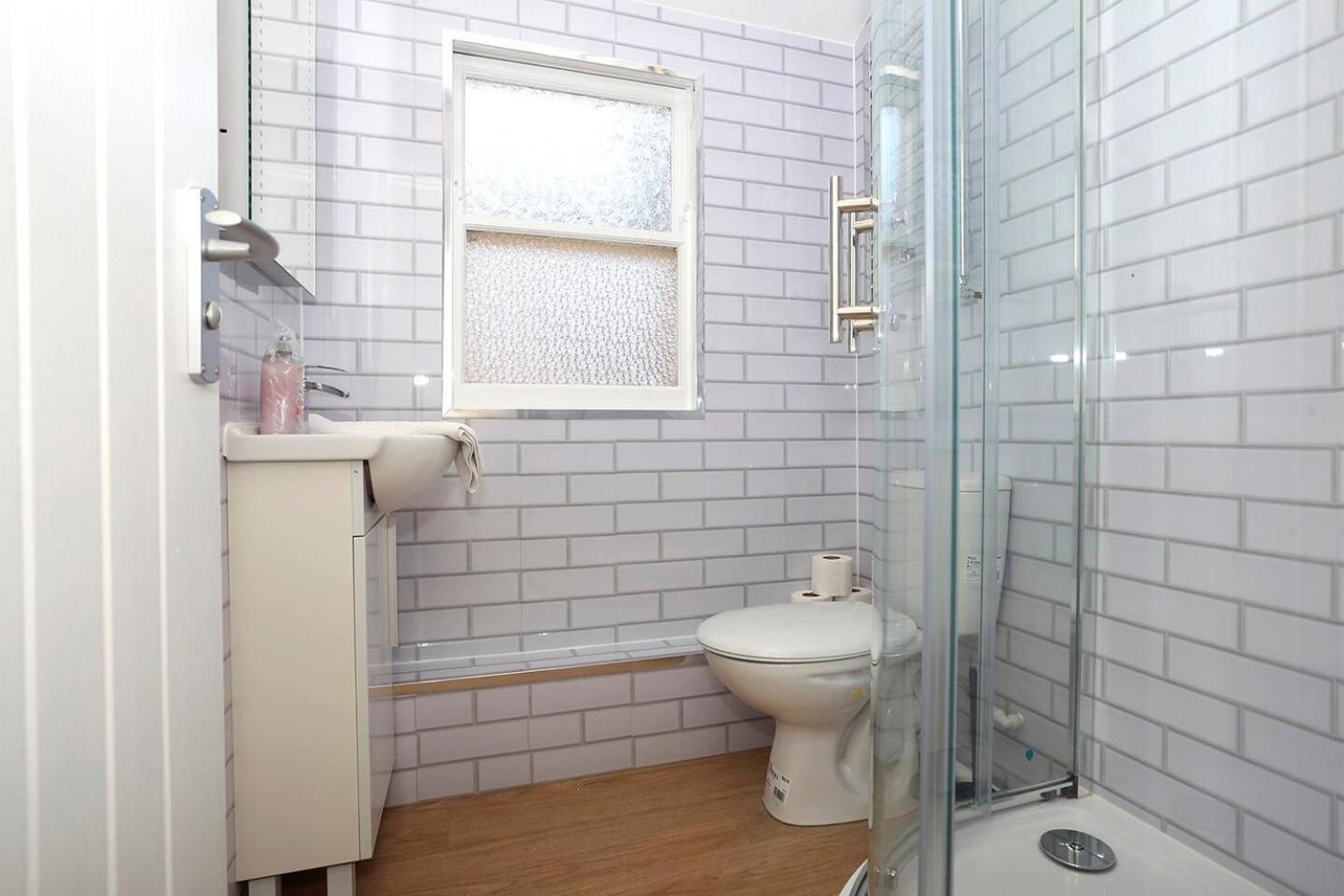Westfield House Ensuites - Whole
