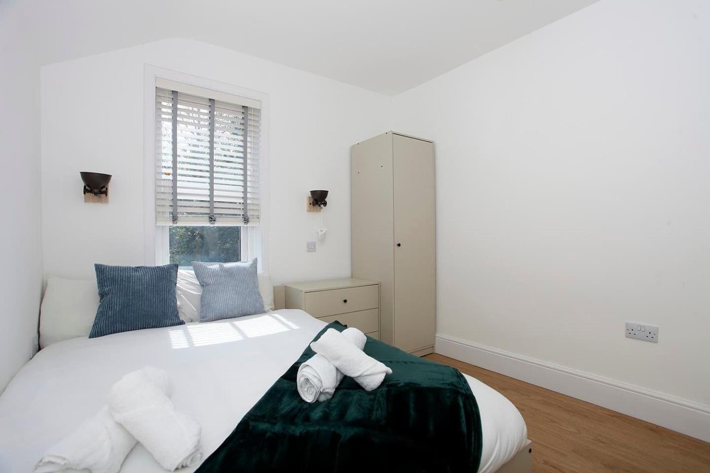 Westfield House Ensuites - Whole