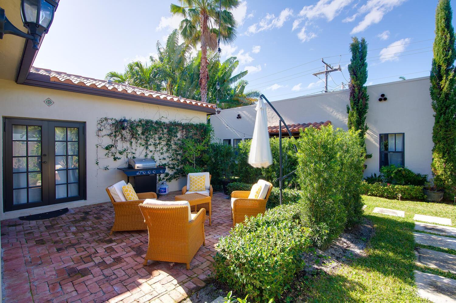 Elegant 4BR Home Guest House Private Yard view 3