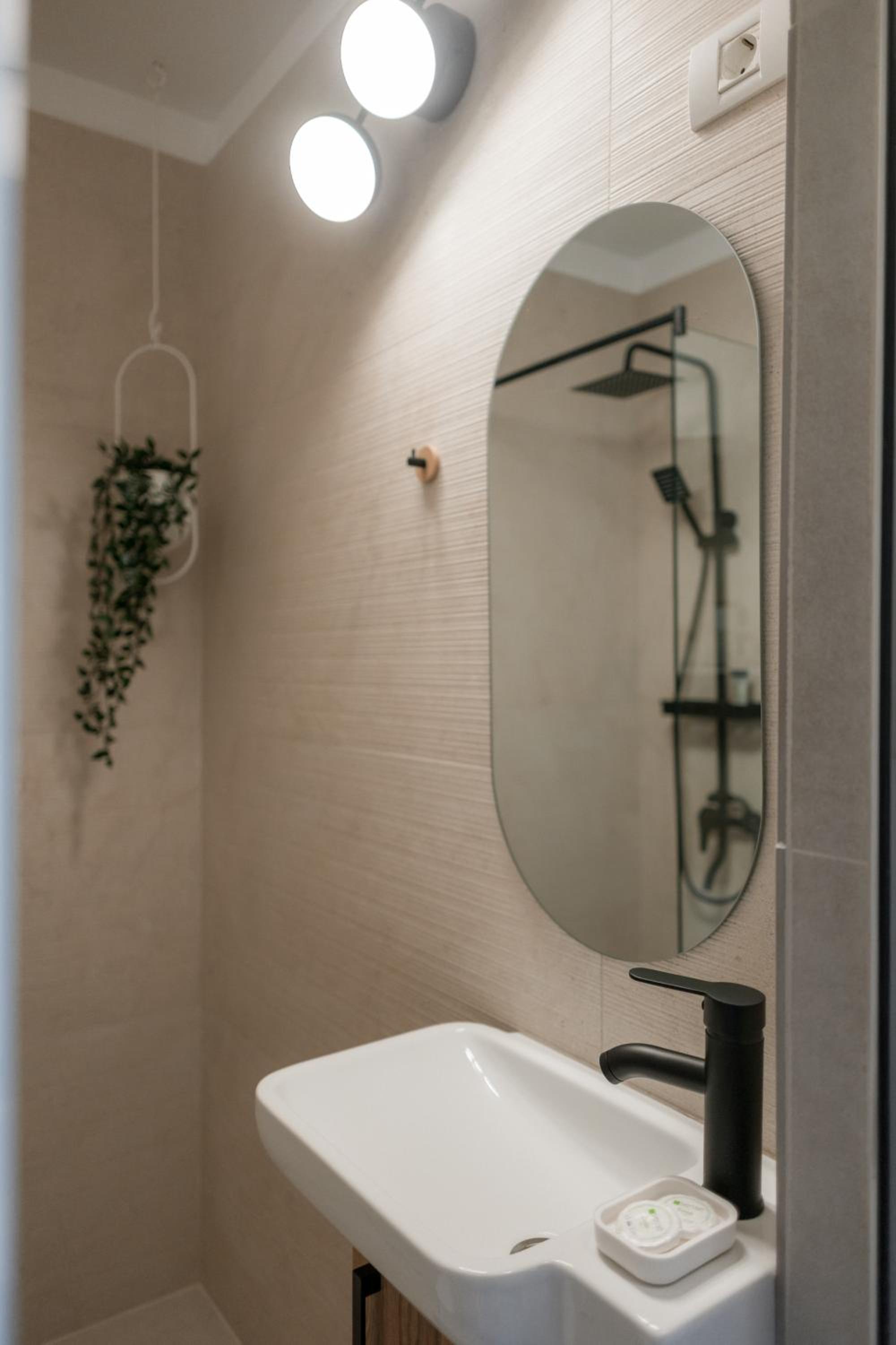 Green Studio Oasis - Quiet, Cozy & Convenient view 4