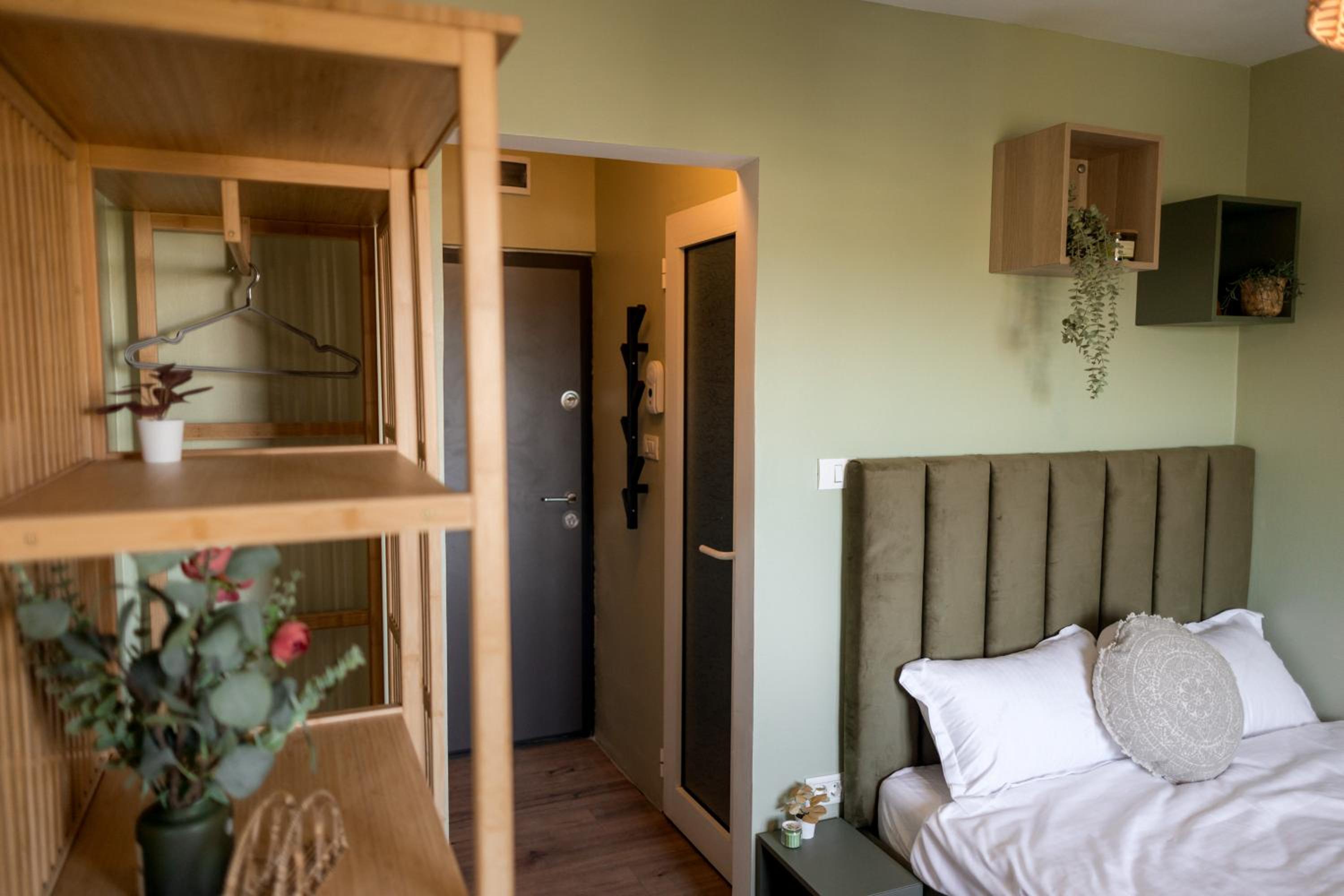 Green Studio Oasis - Quiet, Cozy & Convenient view 2