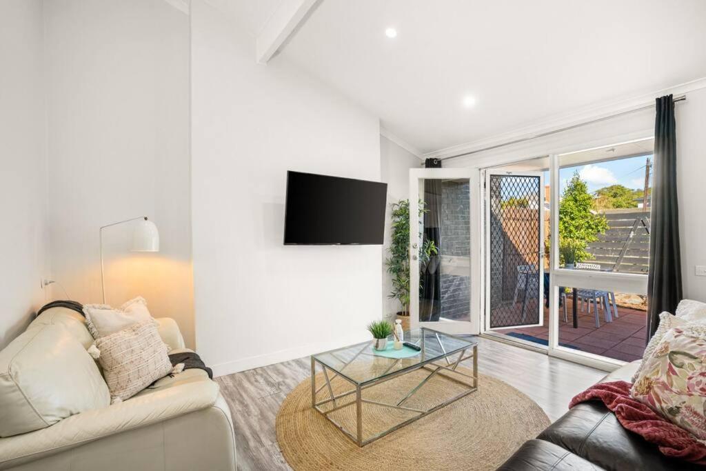 Belmont 3BR Townhome by Short and Long Stays