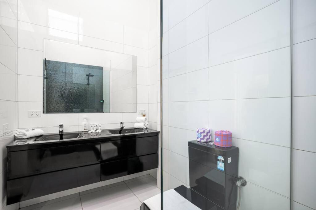 Belmont 3BR Townhome by Short and Long Stays