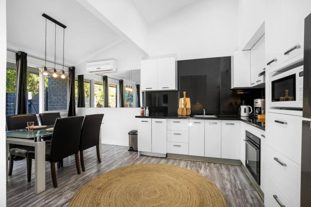 Belmont 3BR Townhome by Short and Long Stays