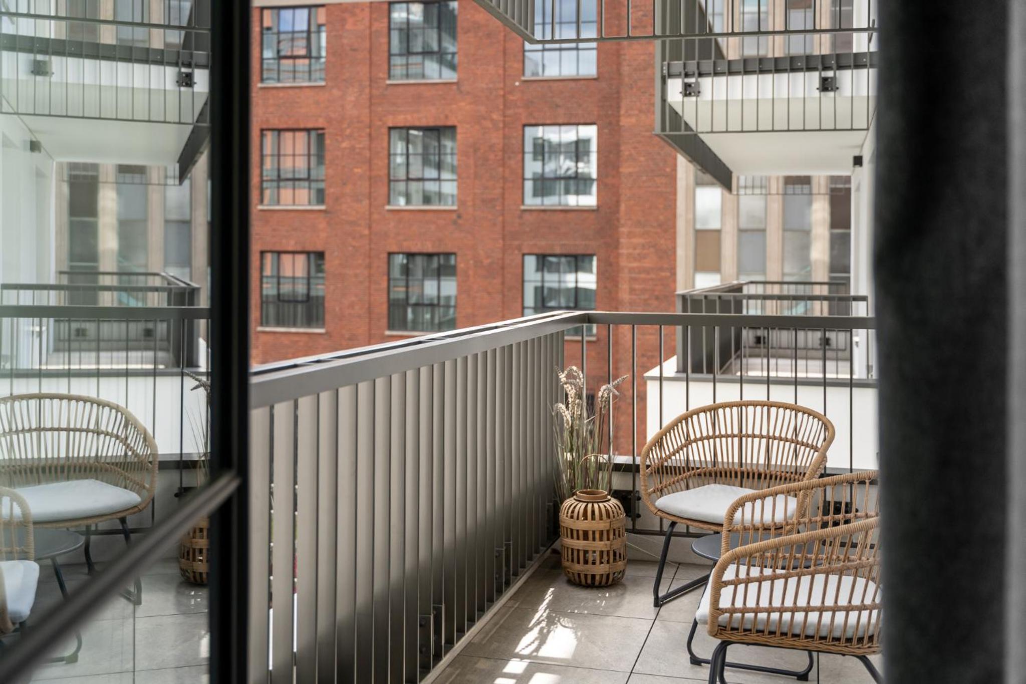 DOKI LifeStyle & Food Hall by Lion Apartments