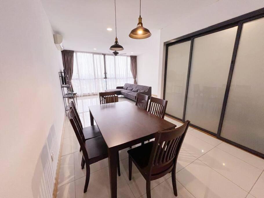 PROMO Connected train 3 Bedrooms - Above Mall 25