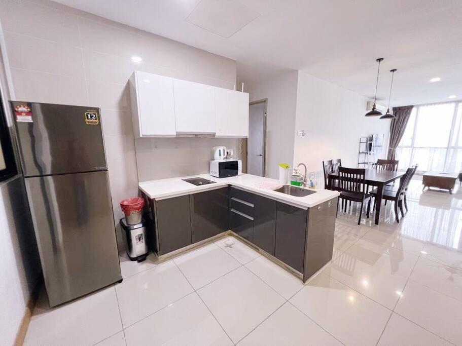 PROMO Connected train 3 Bedrooms - Above Mall 25