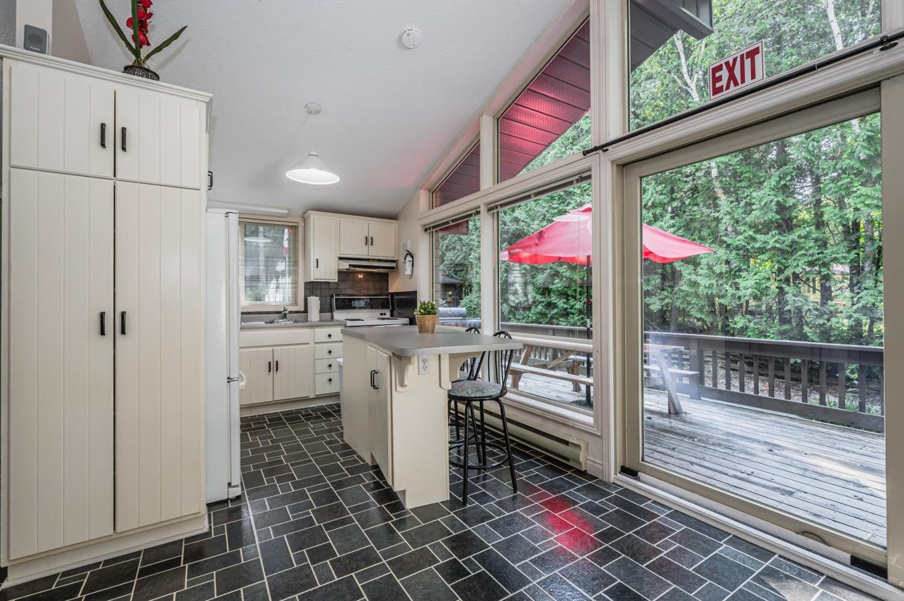 Evergreen Escape - Tobermory Chalet and Sauna