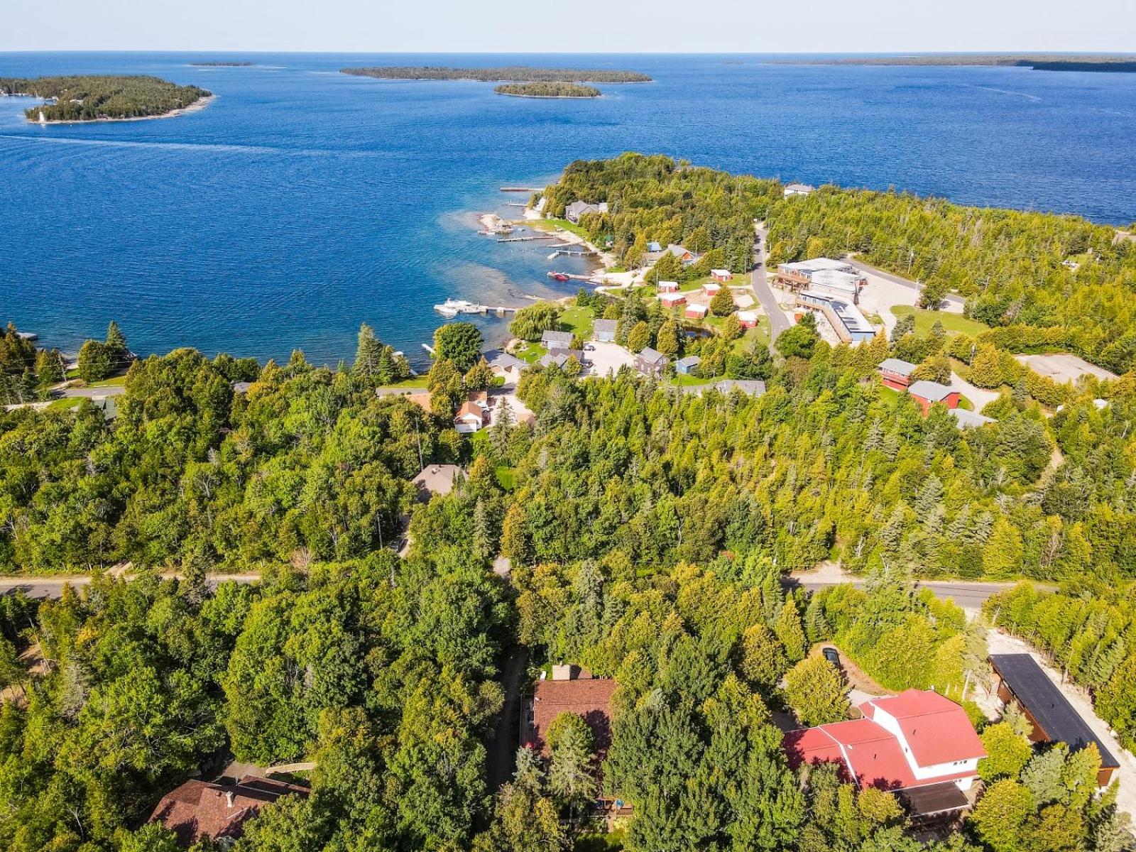 Evergreen Escape - Tobermory Chalet and Sauna