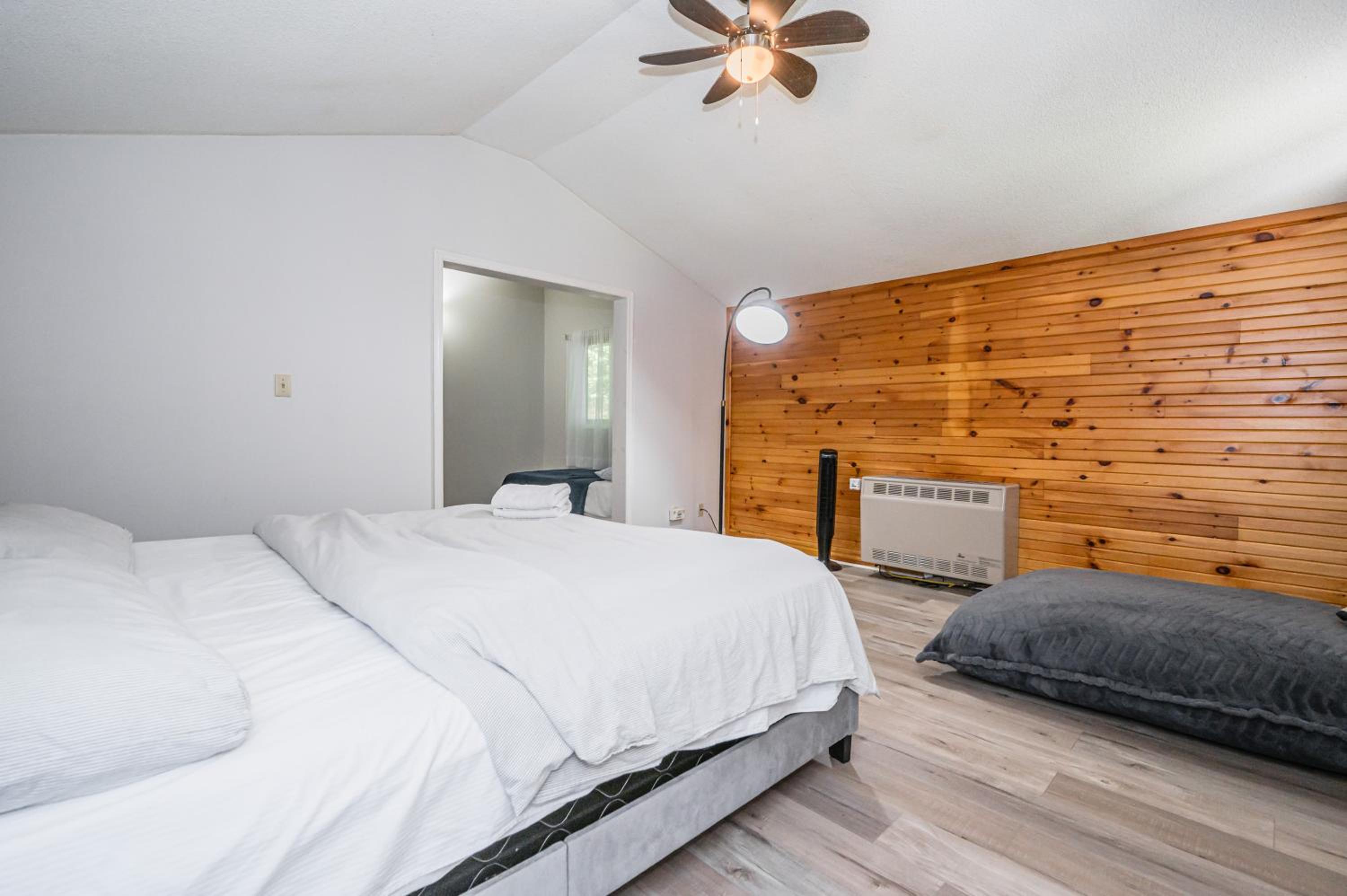 Evergreen Escape - Tobermory Chalet and Sauna
