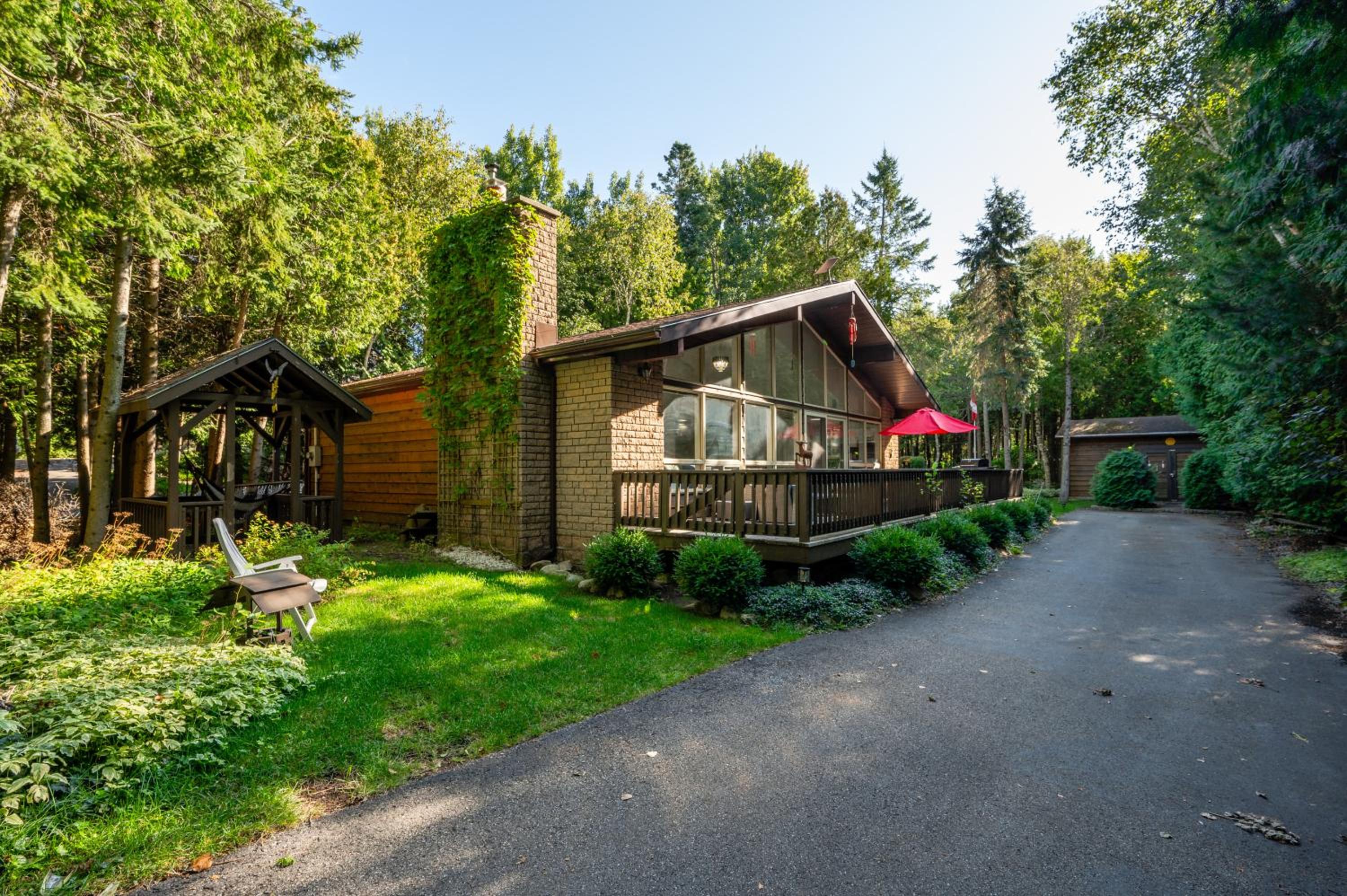 Evergreen Escape - Tobermory Chalet and Sauna