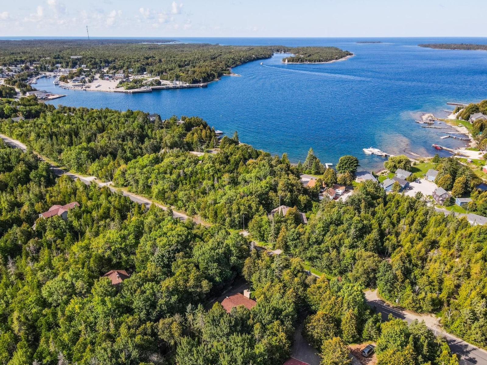 Evergreen Escape - Tobermory Chalet and Sauna