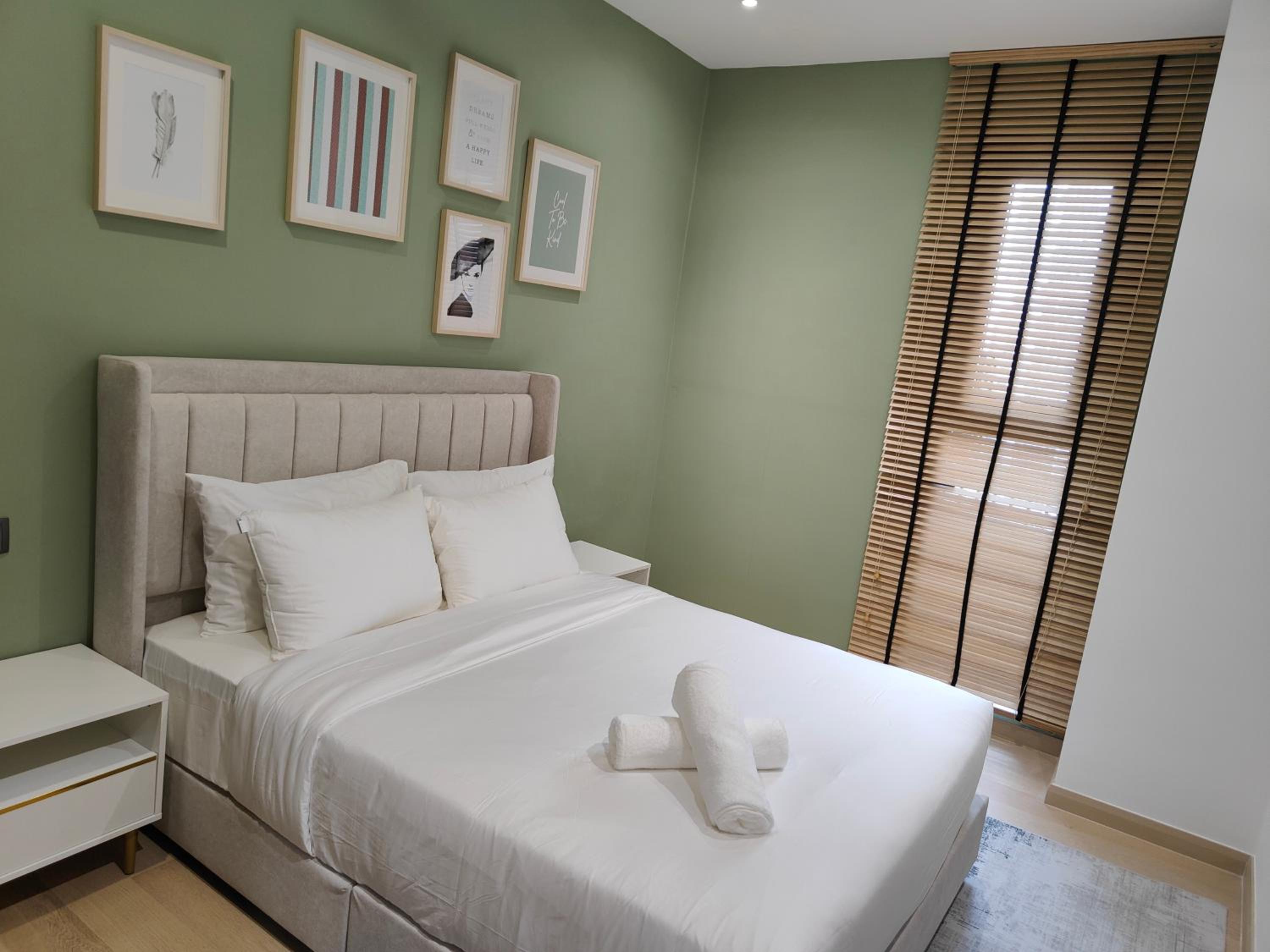 Deluxe 2BR Suite 400m to KLCC and LRT Station