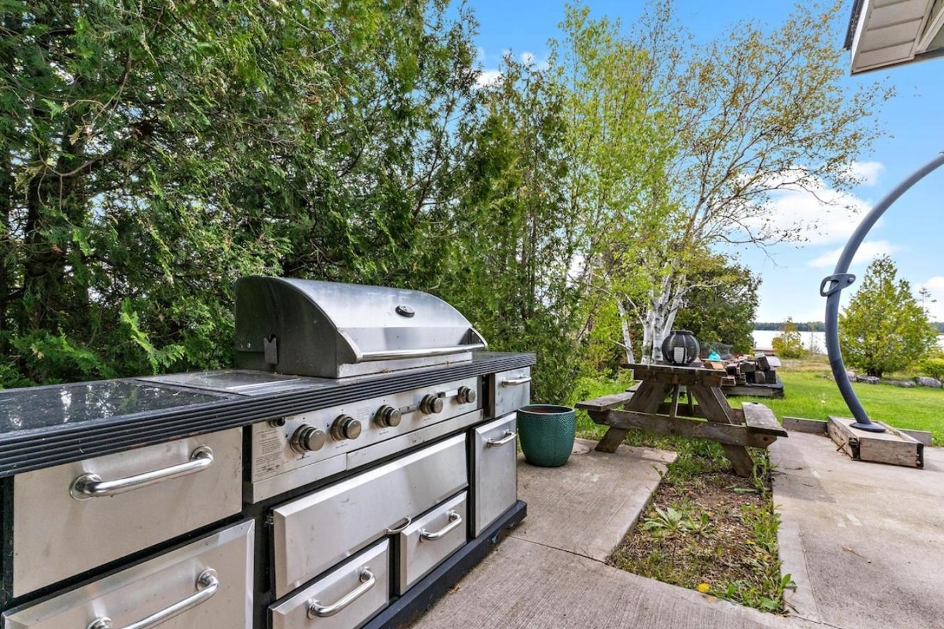 Georgian Legendary Tobermory Retreat With Hot Tub