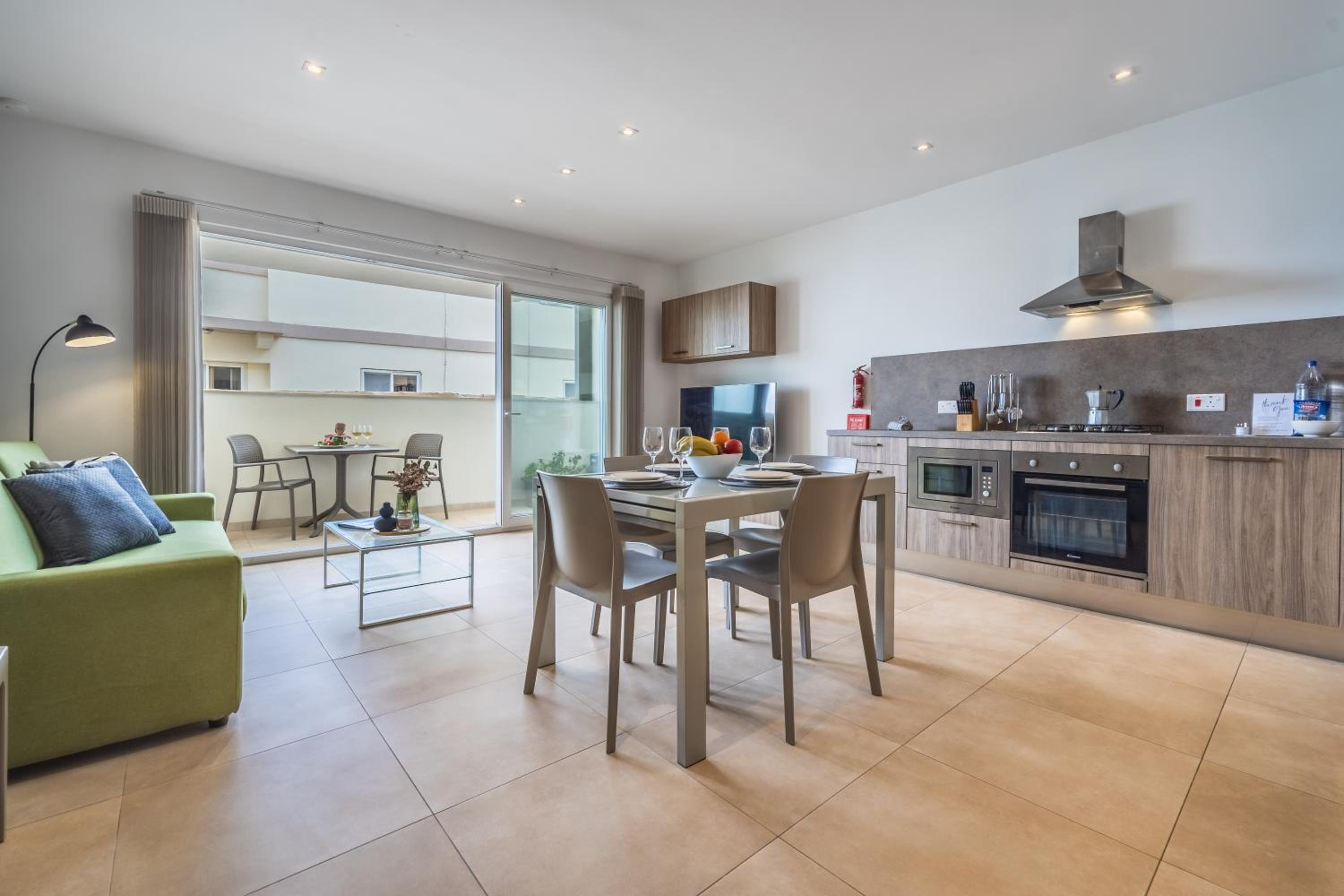 FL 4 TheLODGE-Charming City Retreat by Homely