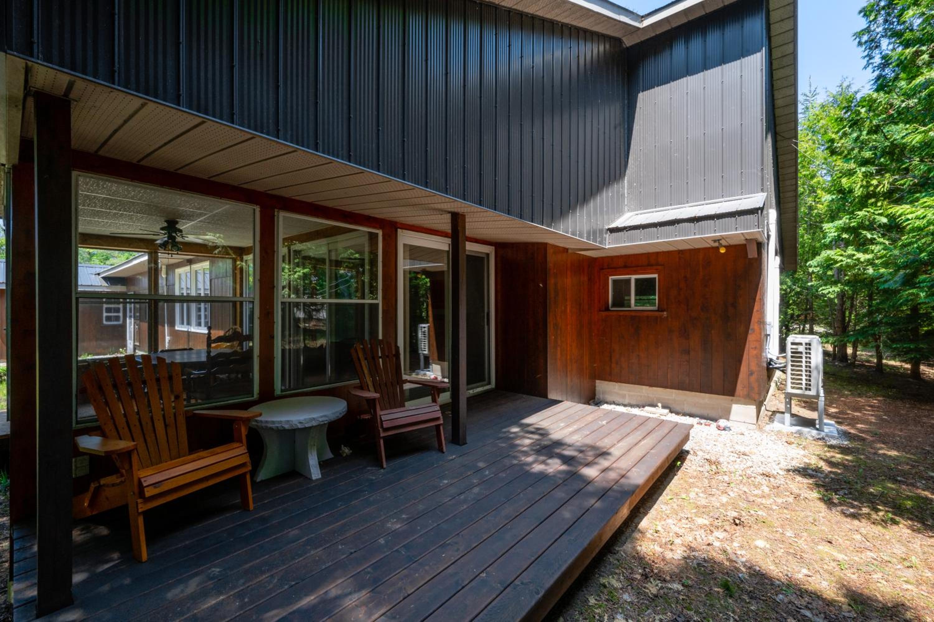 Cozy Pet Friendly Getaway w Fireplace