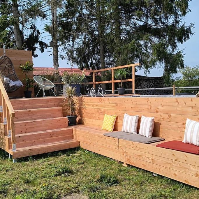 Familienfreundliche große Ferienwohnung mit Pferden, Spielplatz direkt am Haus, Sauna & viel Natur
