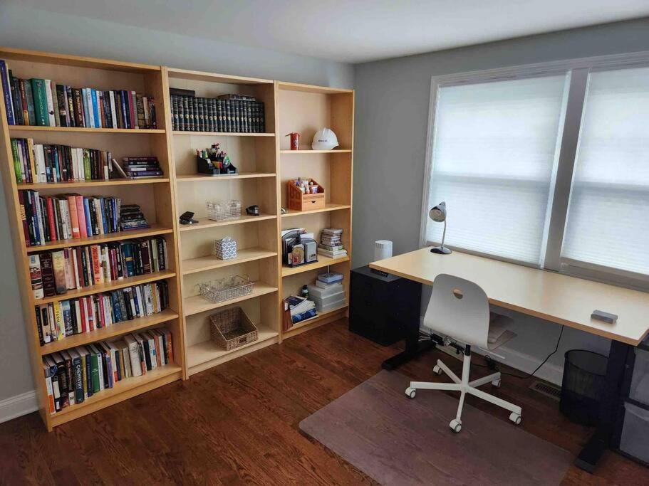 Spacious Modern Home in West Freehold view 3