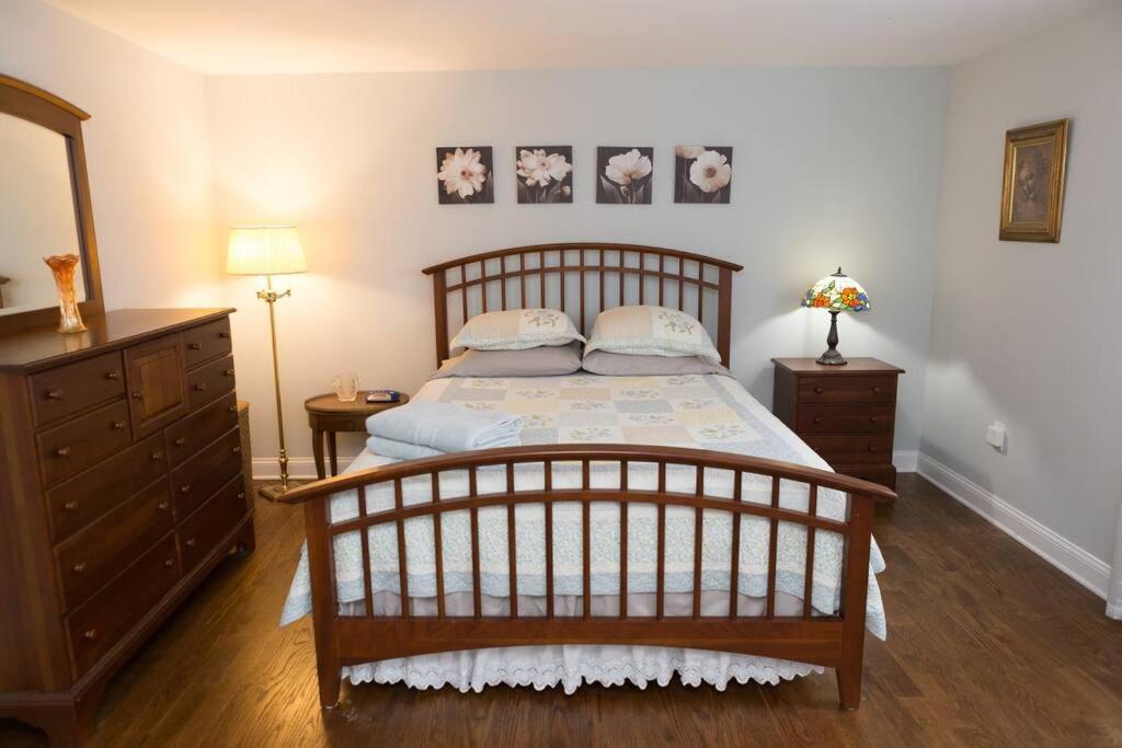 Spacious Modern Home in West Freehold view 4