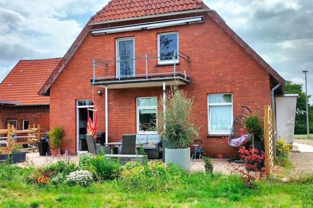 Familienfreundliche große Ferienwohnung mit Pferden, Spielplatz direkt am Haus, Sauna & viel Natur