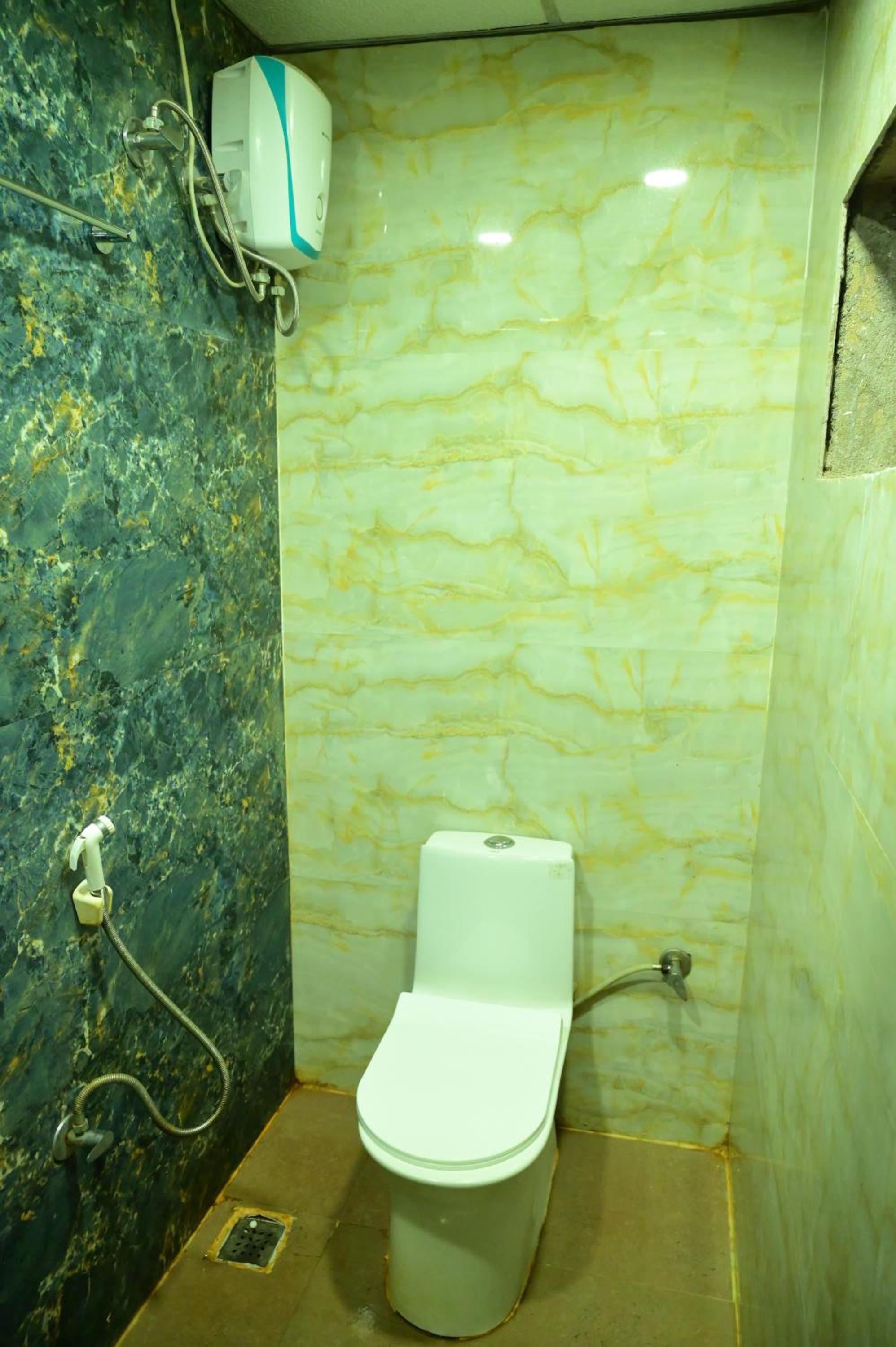 Mor Hotel Santosh Inn- Near Temple-Lift & Wifi Facilities-Best Selling & Best Choice of Travellers view 4