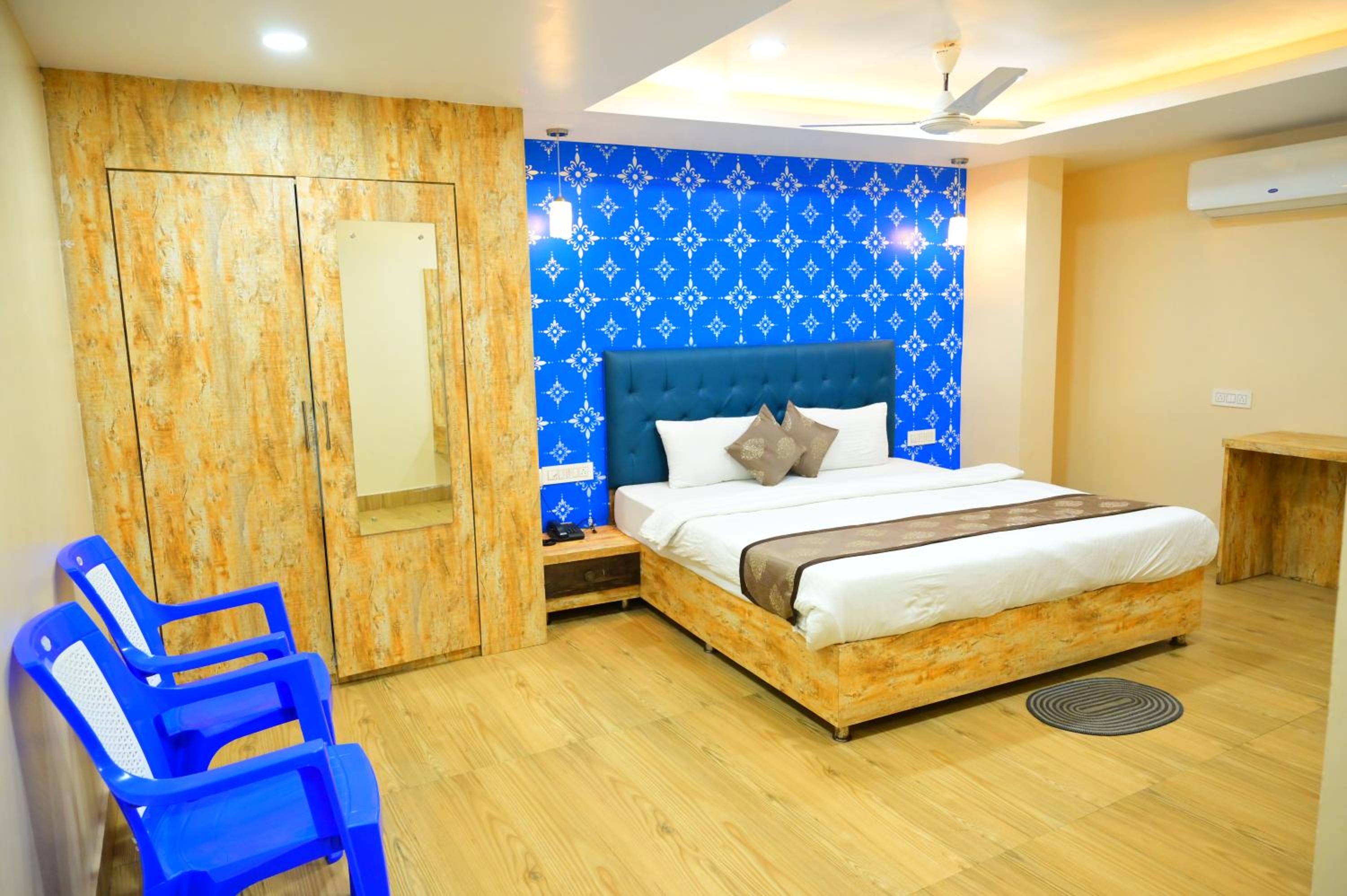 Mor Hotel Santosh Inn- Near Temple-Lift & Wifi Facilities-Best Selling & Best Choice of Travellers view 5