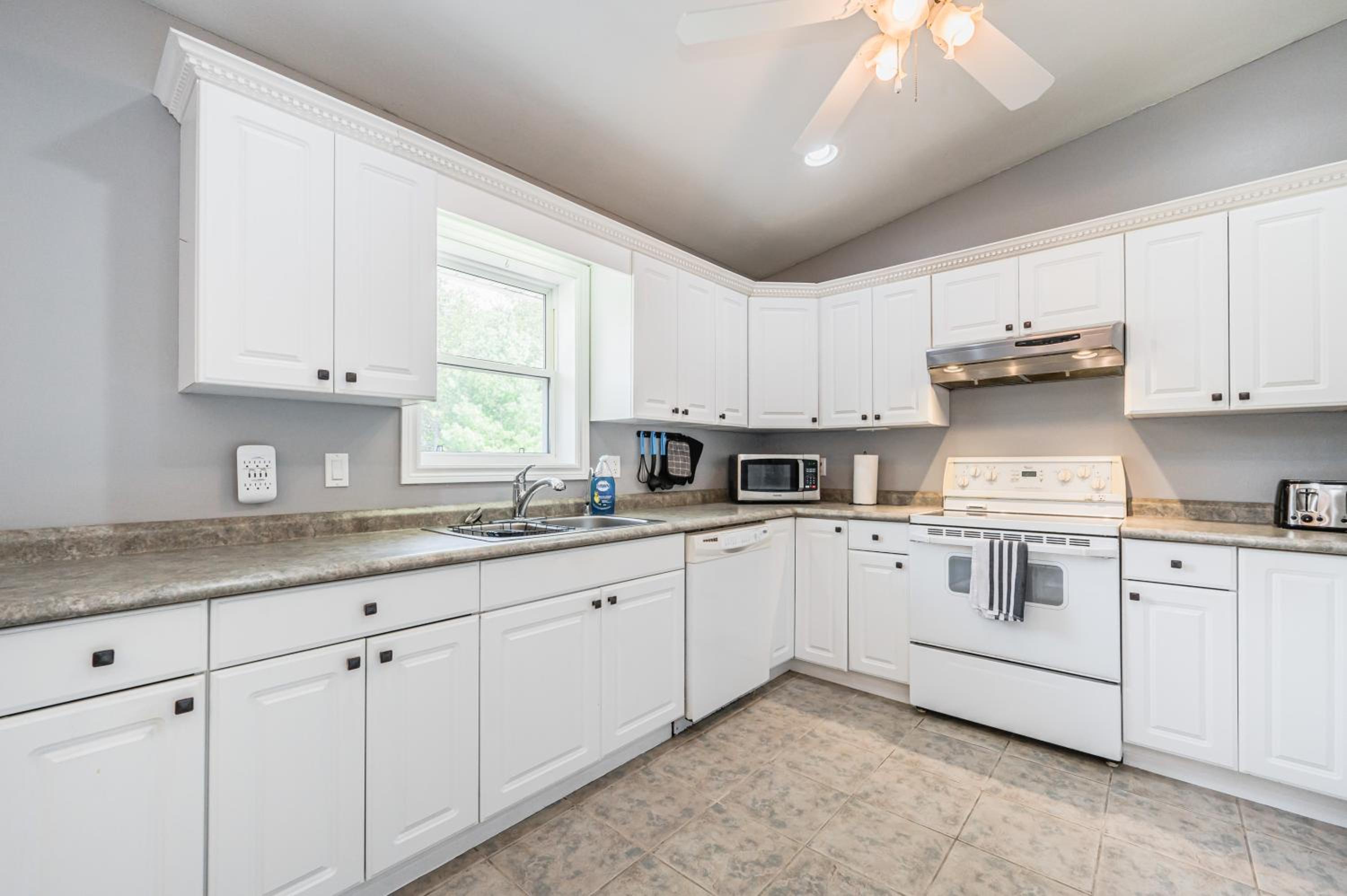 Huron Retreat, Near Beach & Pet Friendly