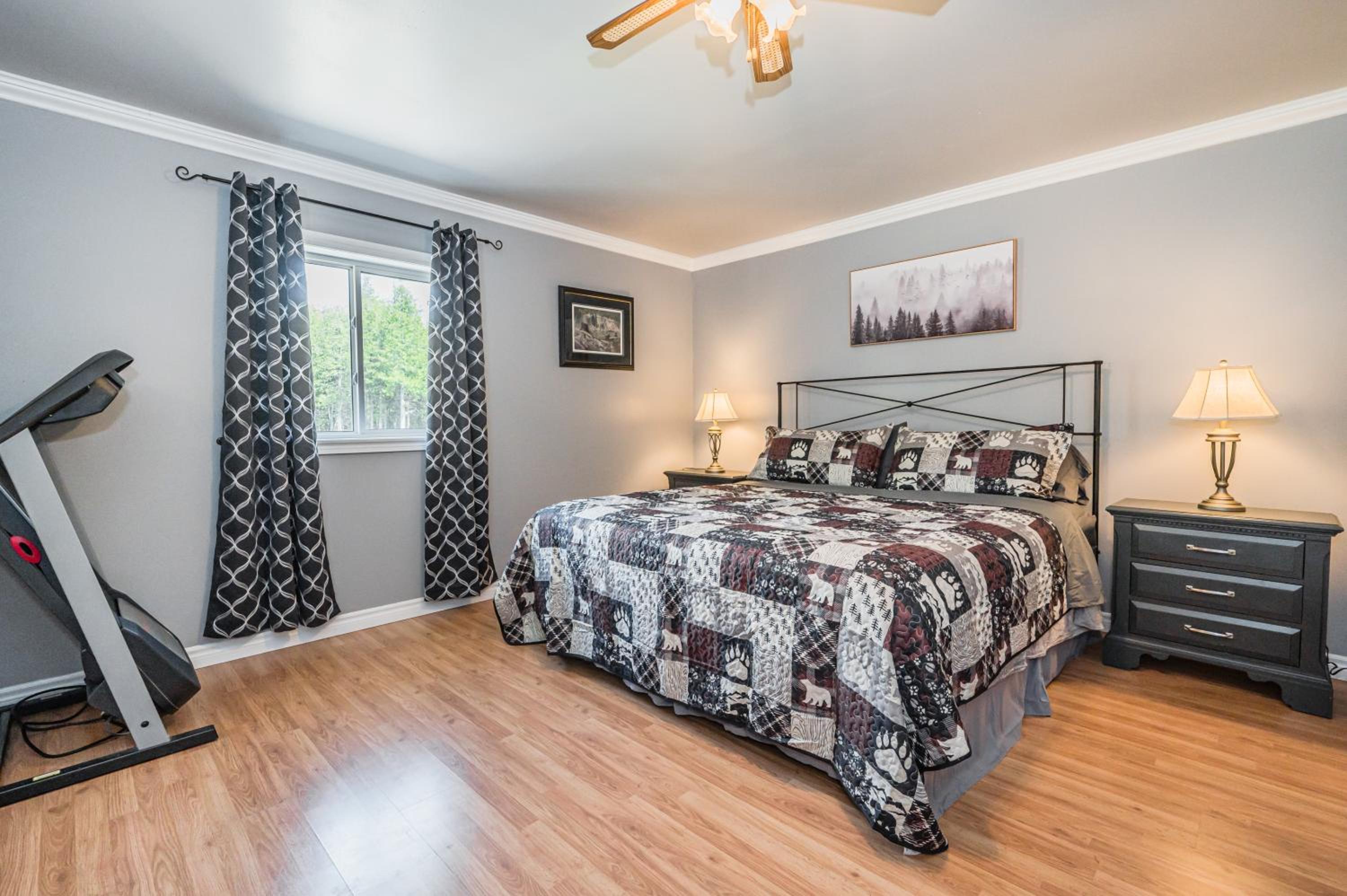Huron Retreat, Near Beach & Pet Friendly