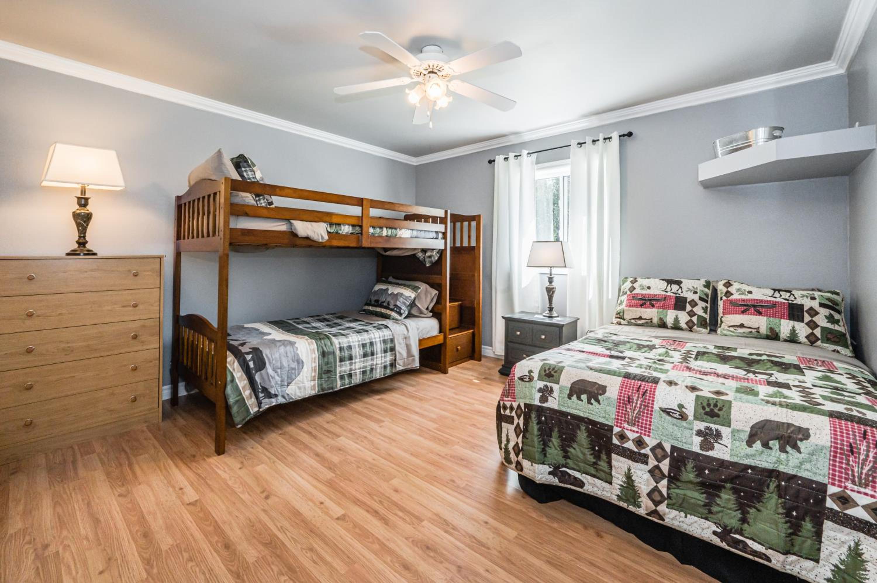 Huron Retreat, Near Beach & Pet Friendly