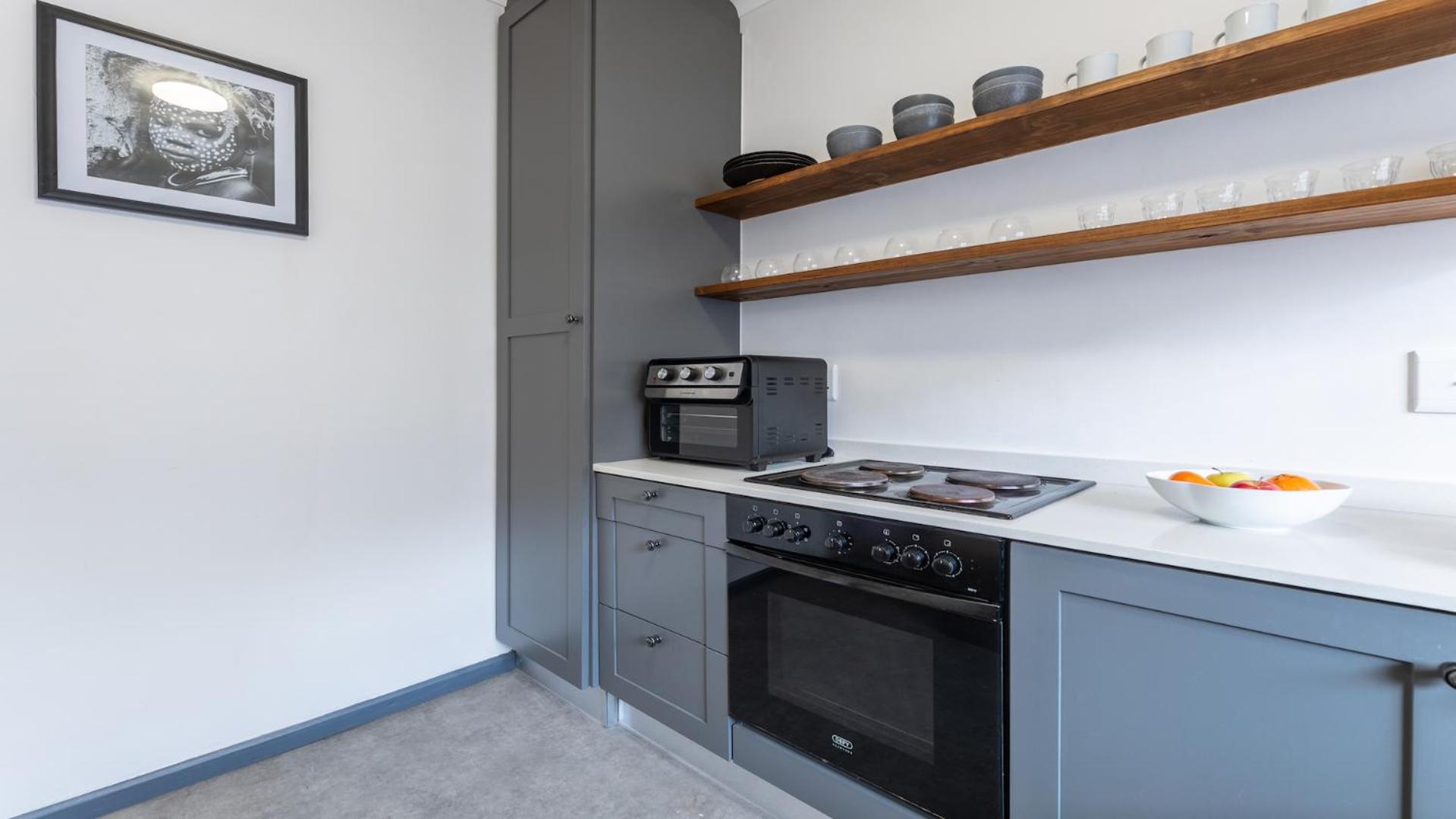 Spacious 2 Bedroom Apartment Claremont Cape Town