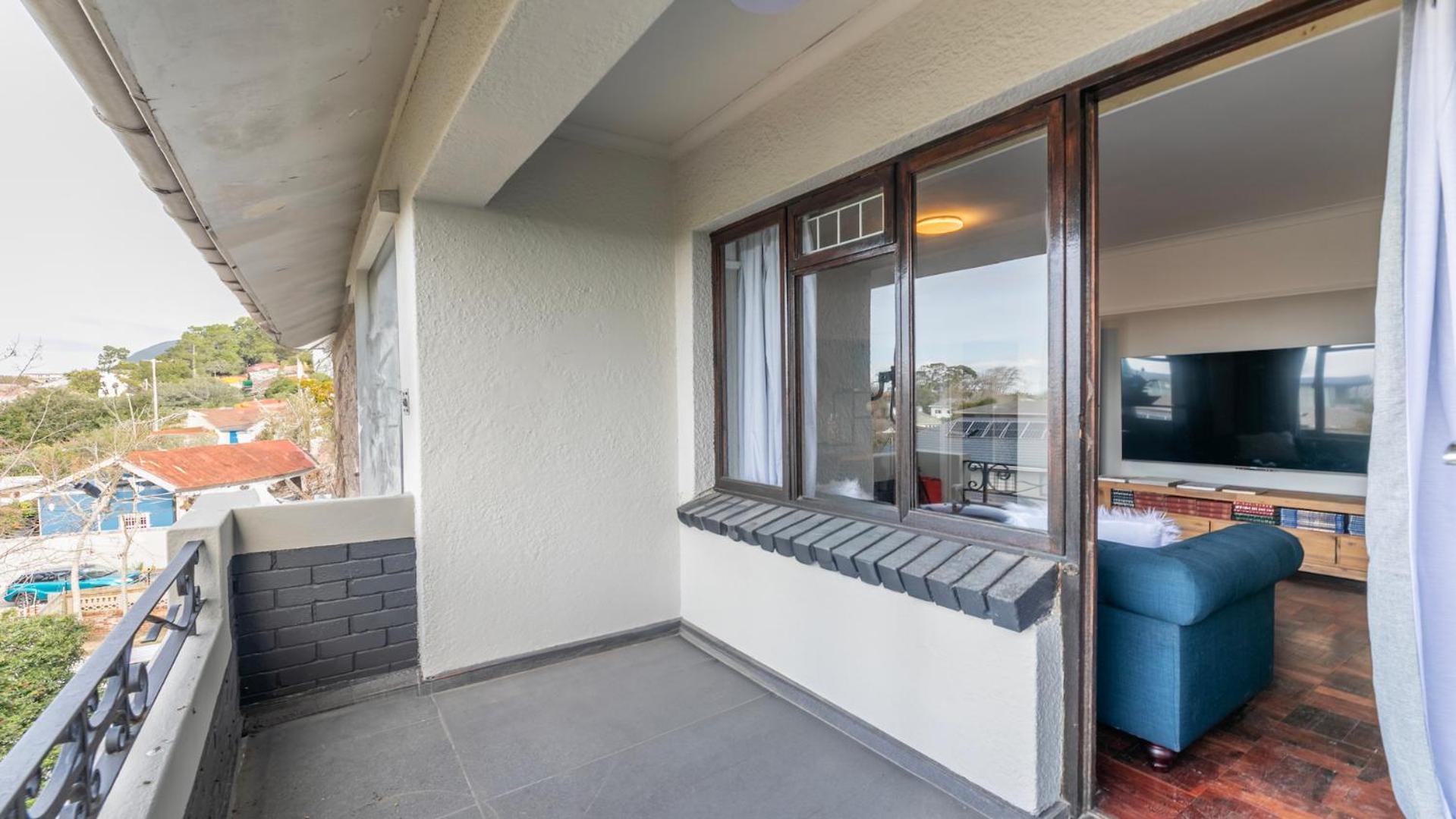 Spacious 2 Bedroom Apartment Claremont Cape Town