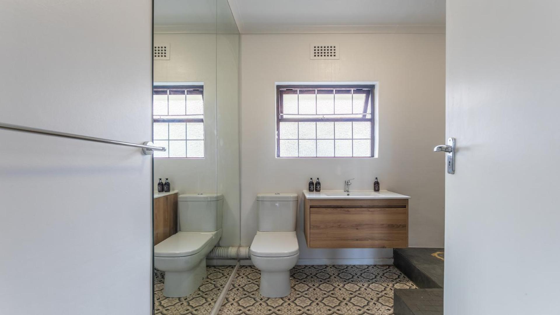 Spacious 2 Bedroom Apartment Claremont Cape Town