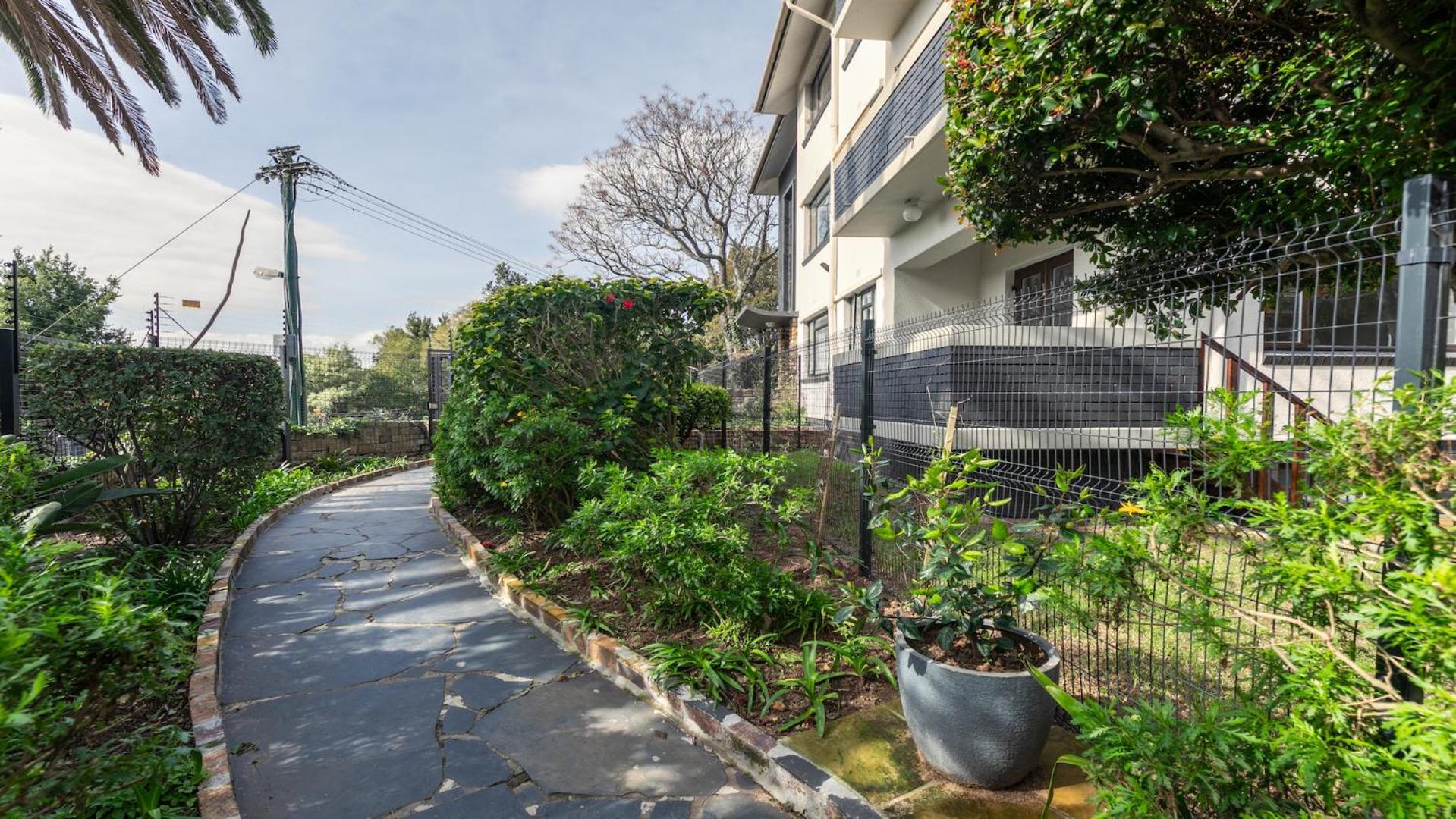 Spacious 2 Bedroom Apartment Claremont Cape Town