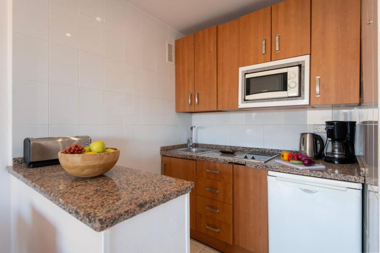 Seafront Apartment Benalbeach