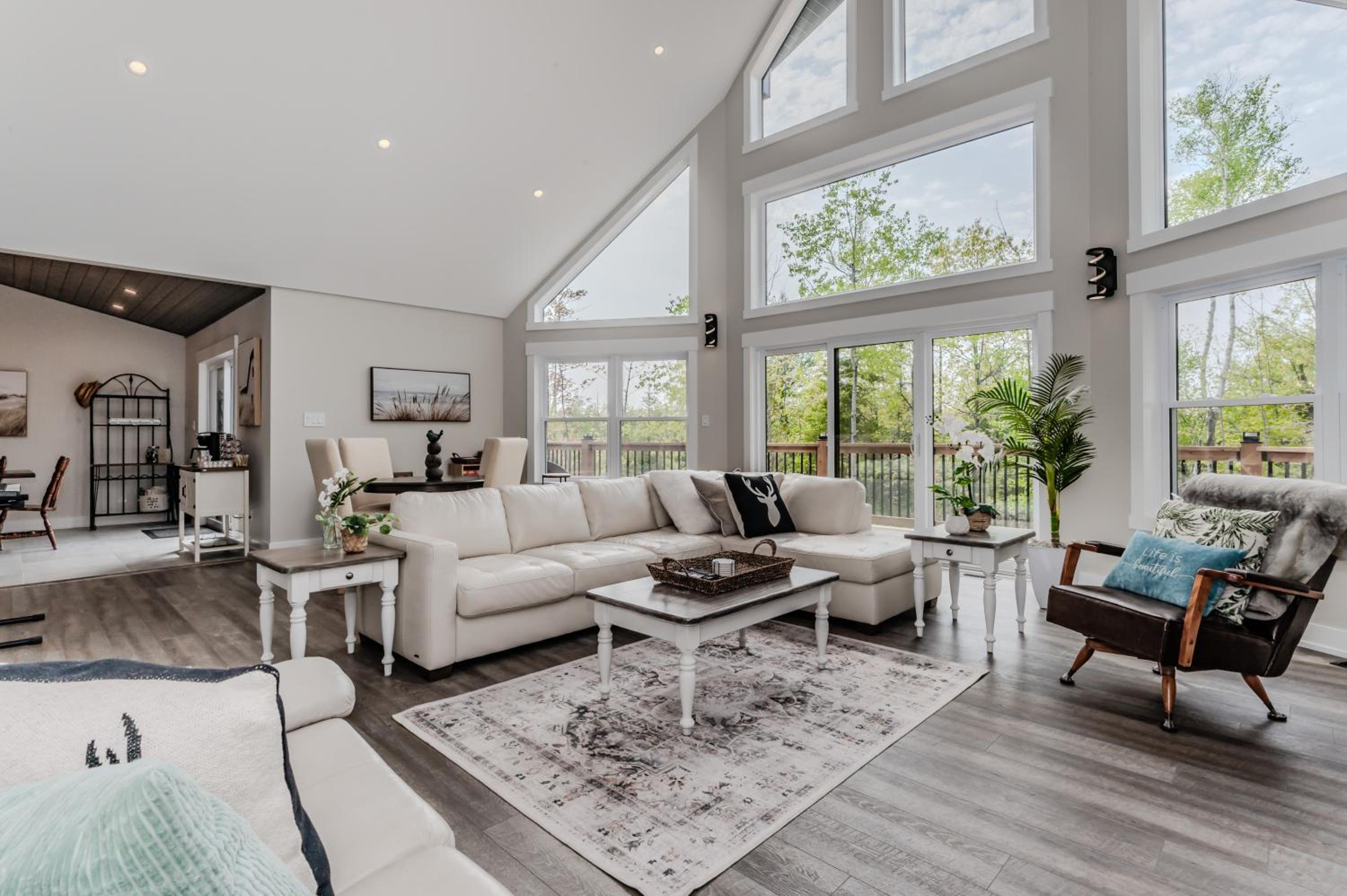 Show Stopping Retreat Near Beaches