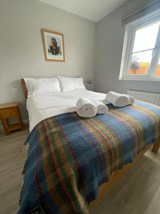 Number Ten - 2 mins from Golf Club, family home, free parking