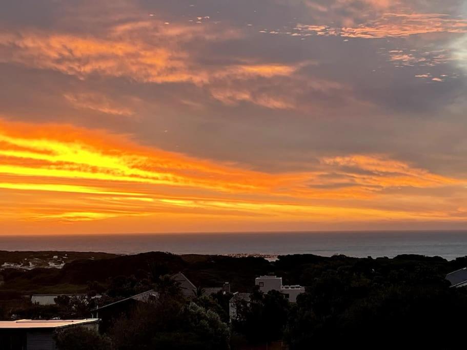 Scarborough Beach House - stunning sea views view 3