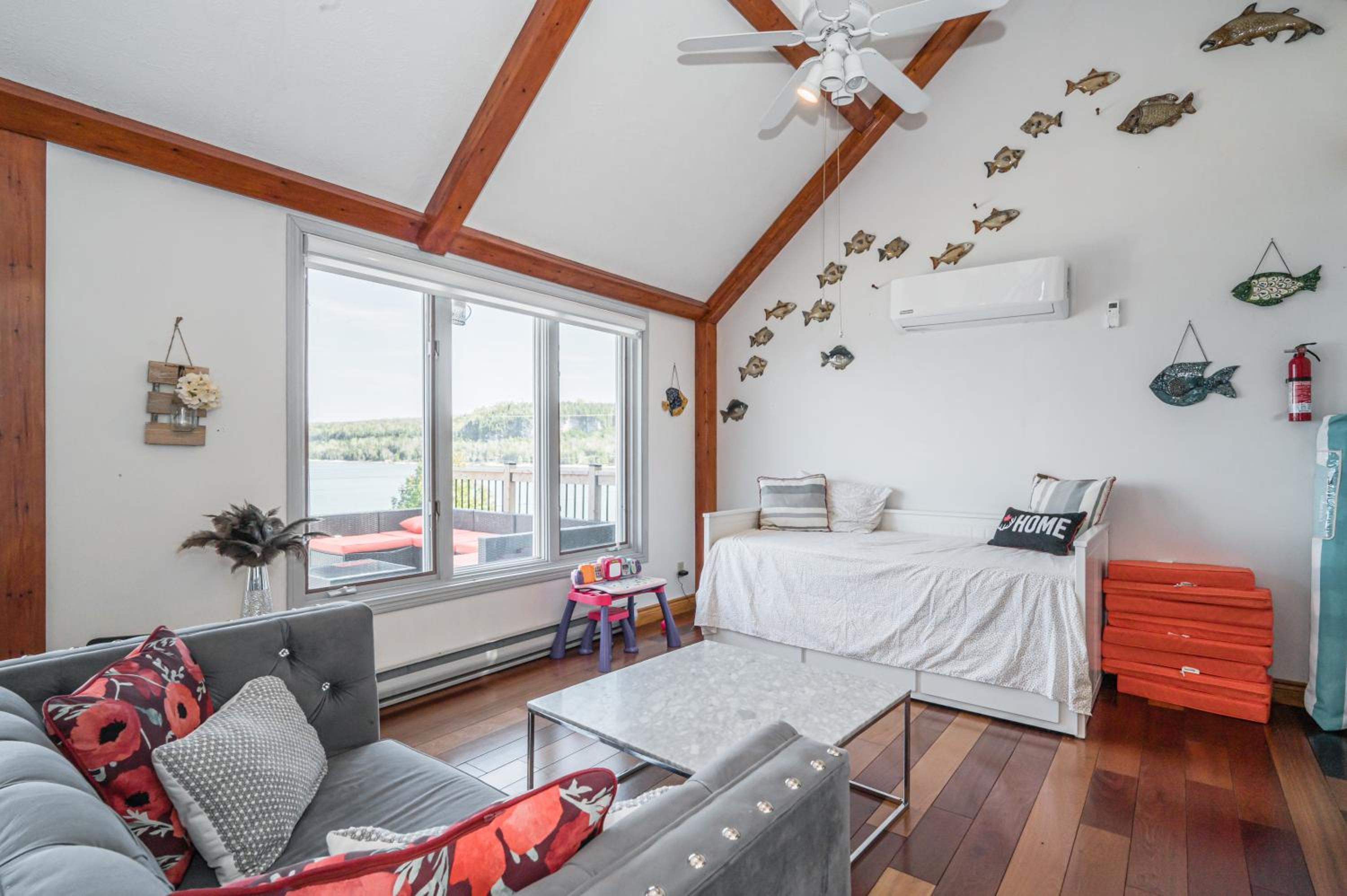 Paradise Waterfront Gem With Georgian Bay Views