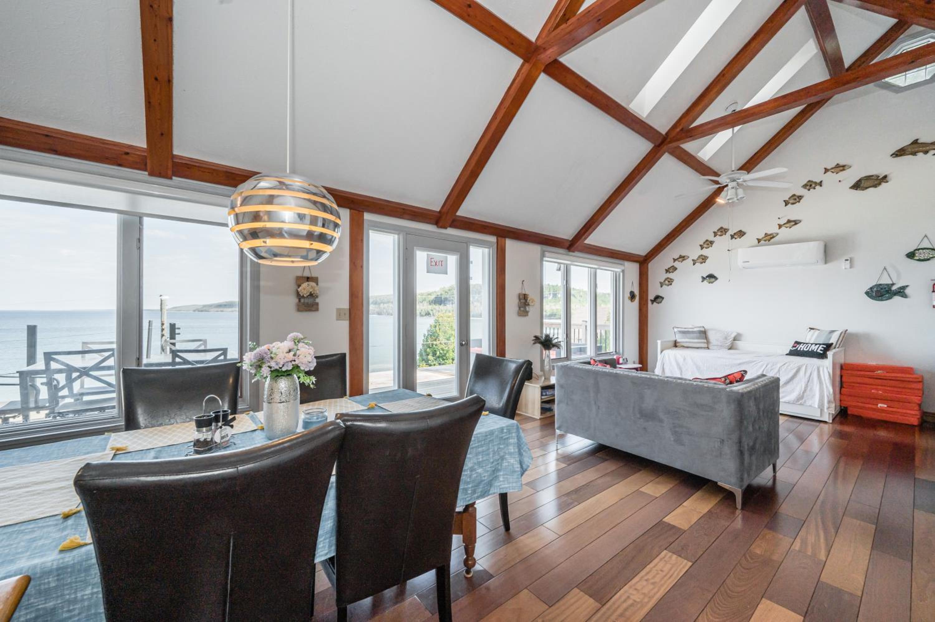 Paradise Waterfront Gem With Georgian Bay Views