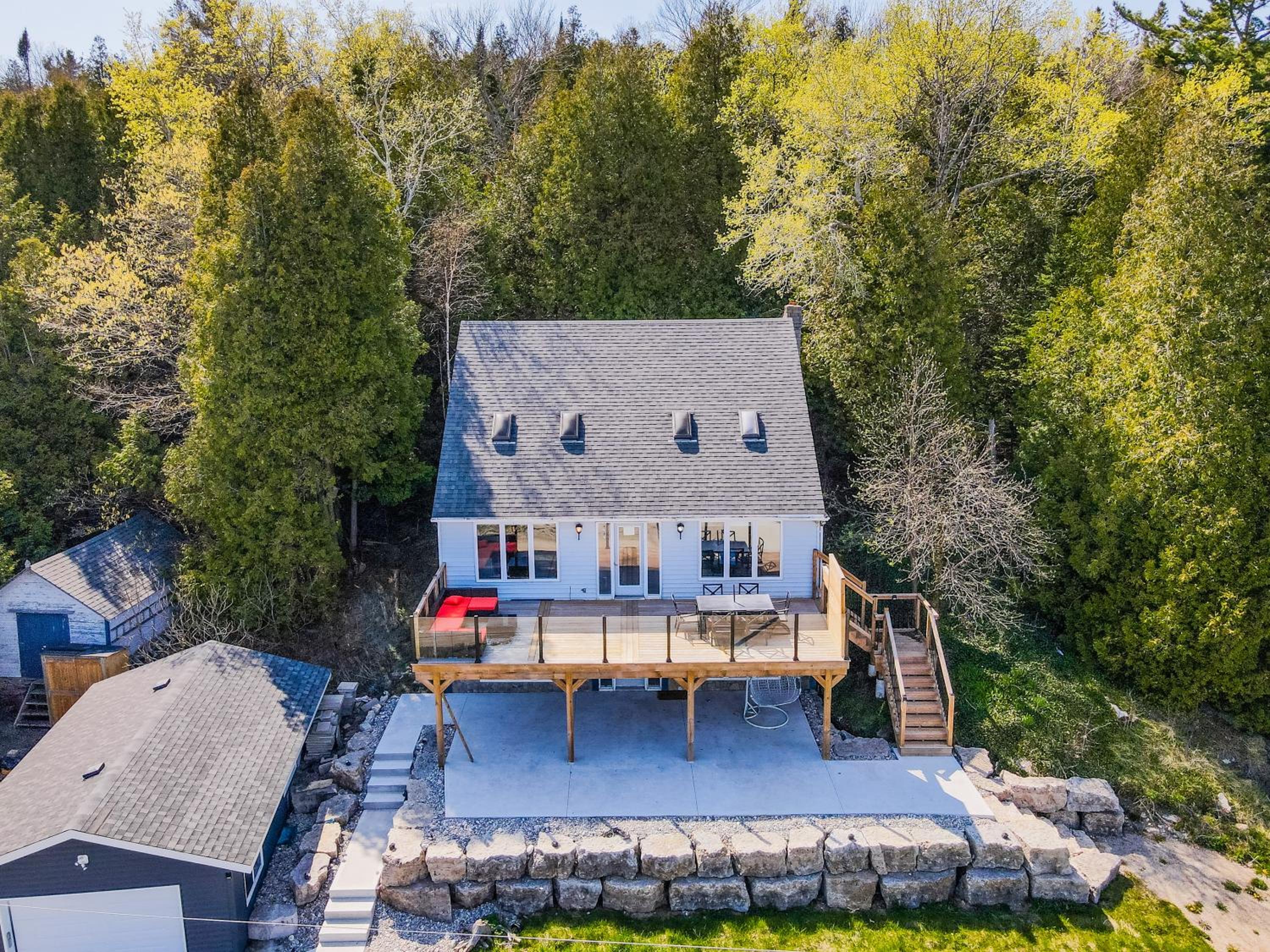 Paradise Waterfront Gem With Georgian Bay Views