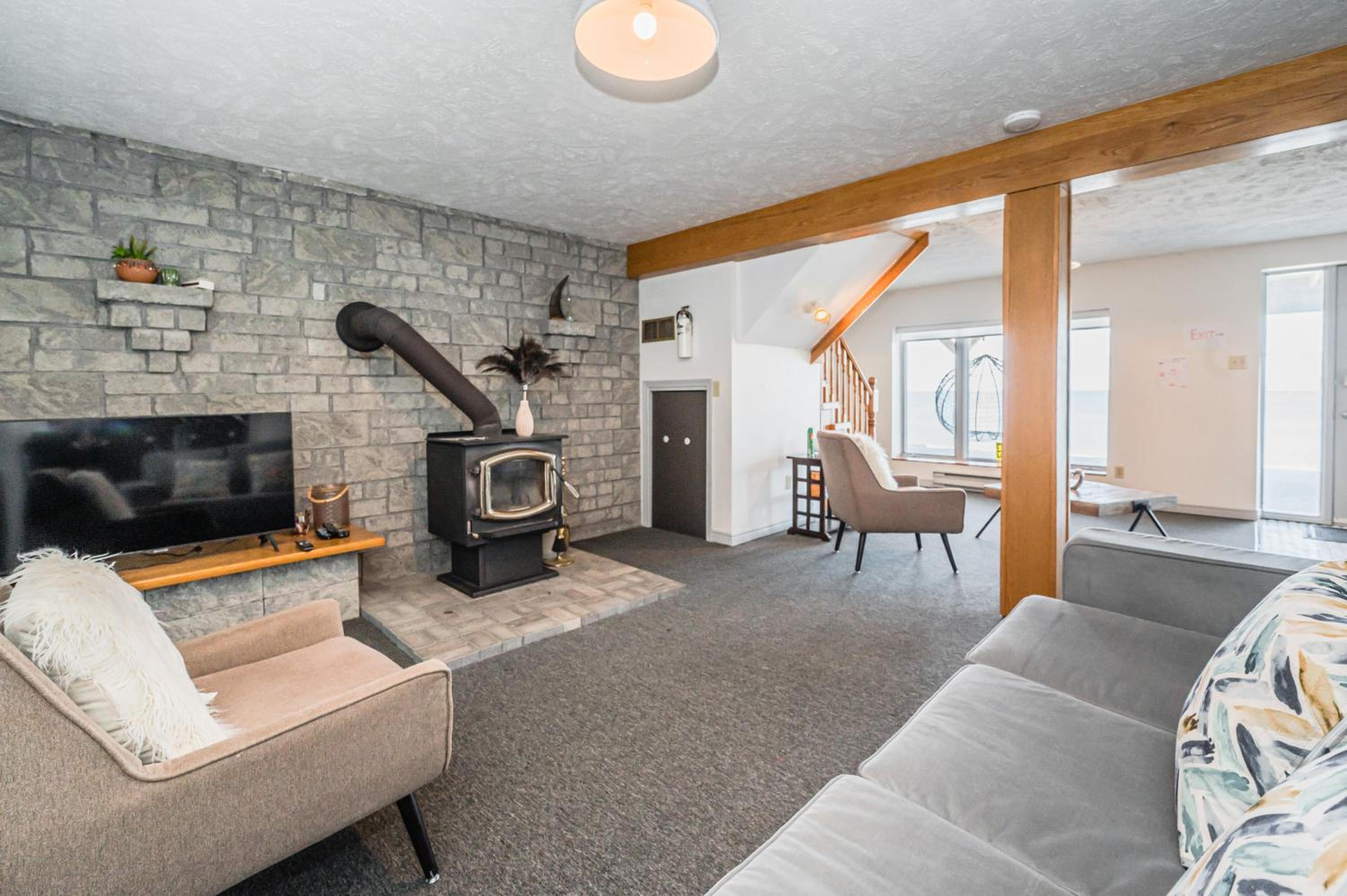 Paradise Waterfront Gem With Georgian Bay Views