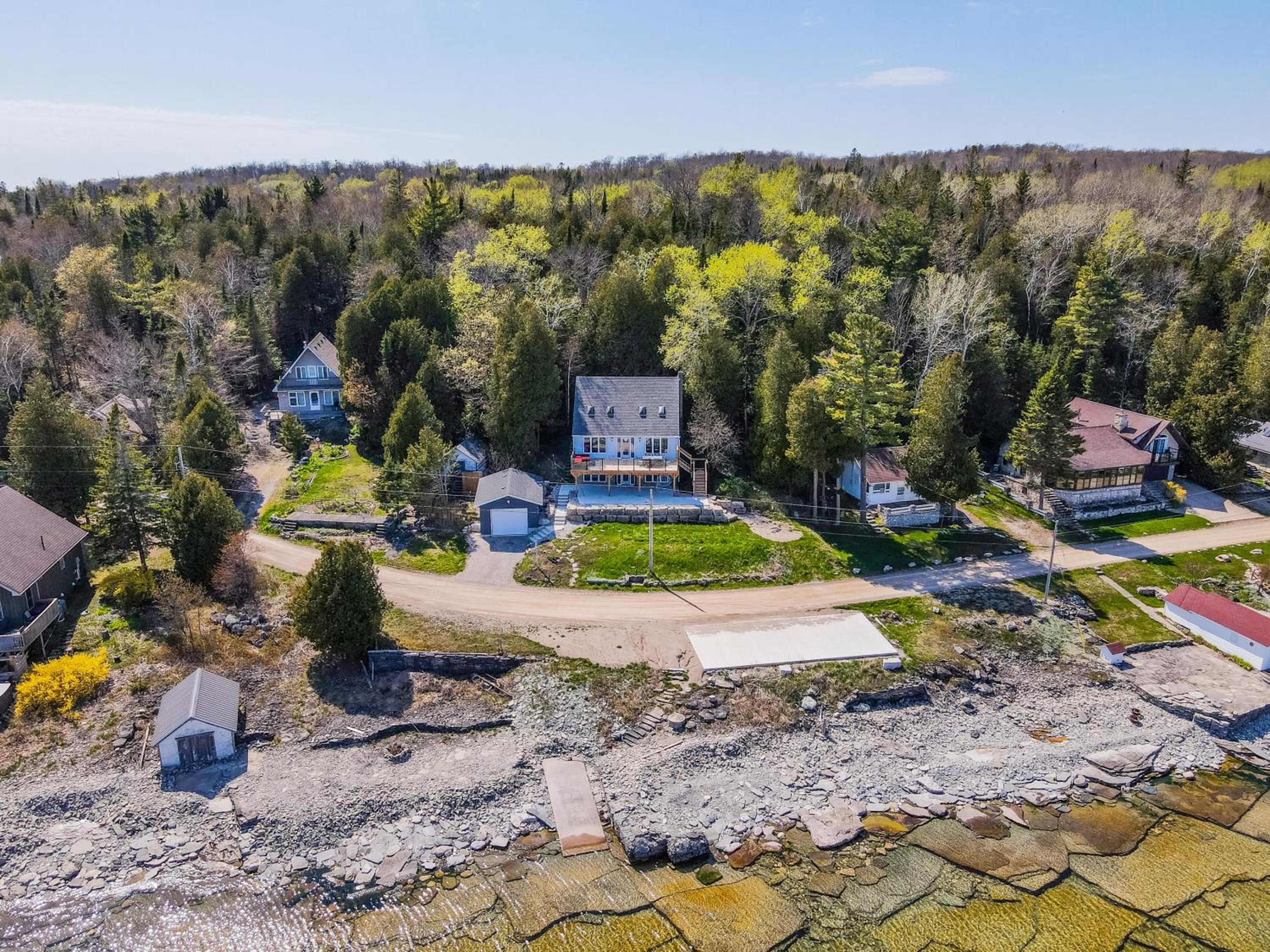 Paradise Waterfront Gem With Georgian Bay Views
