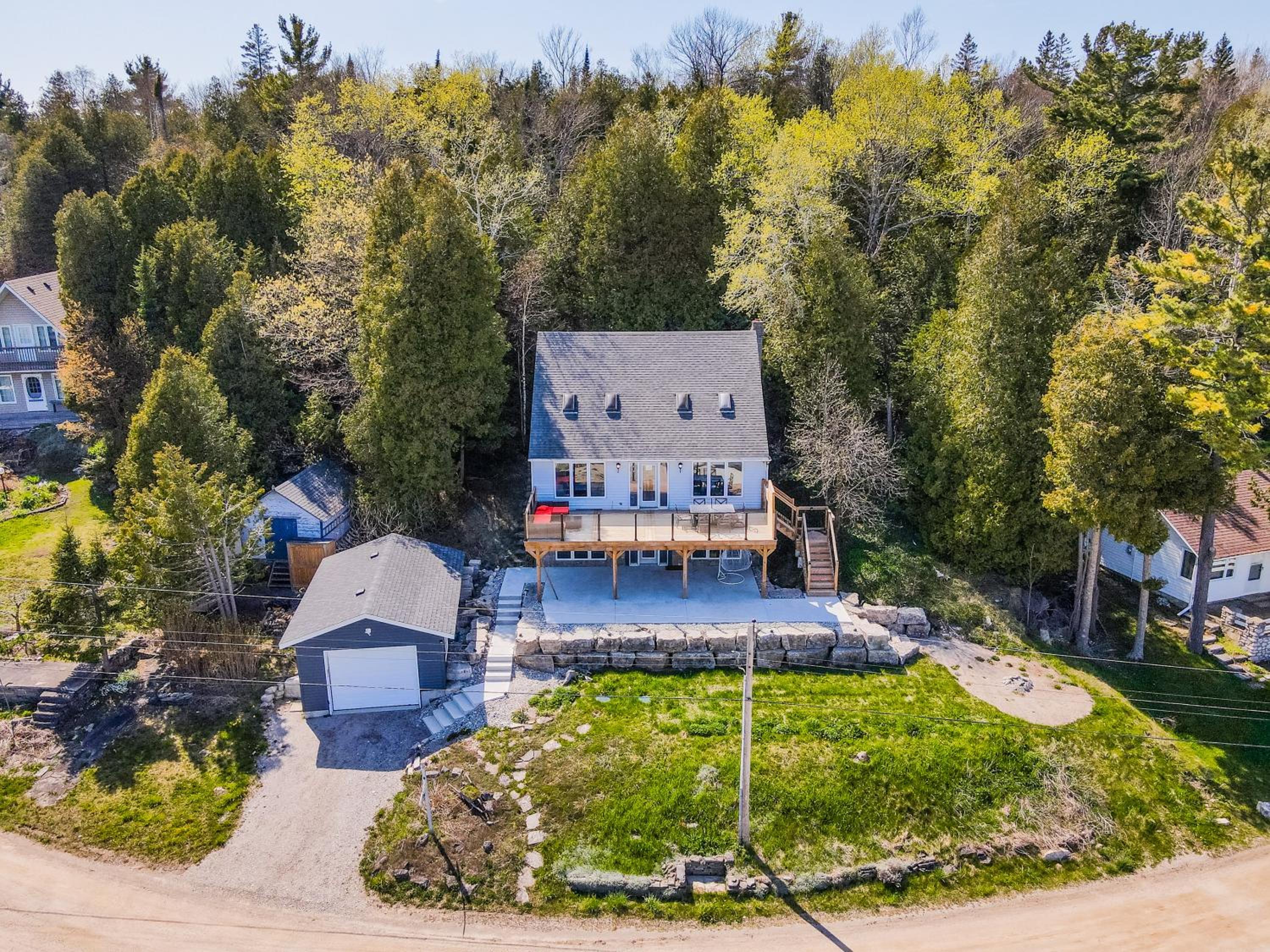 Paradise Waterfront Gem With Georgian Bay Views
