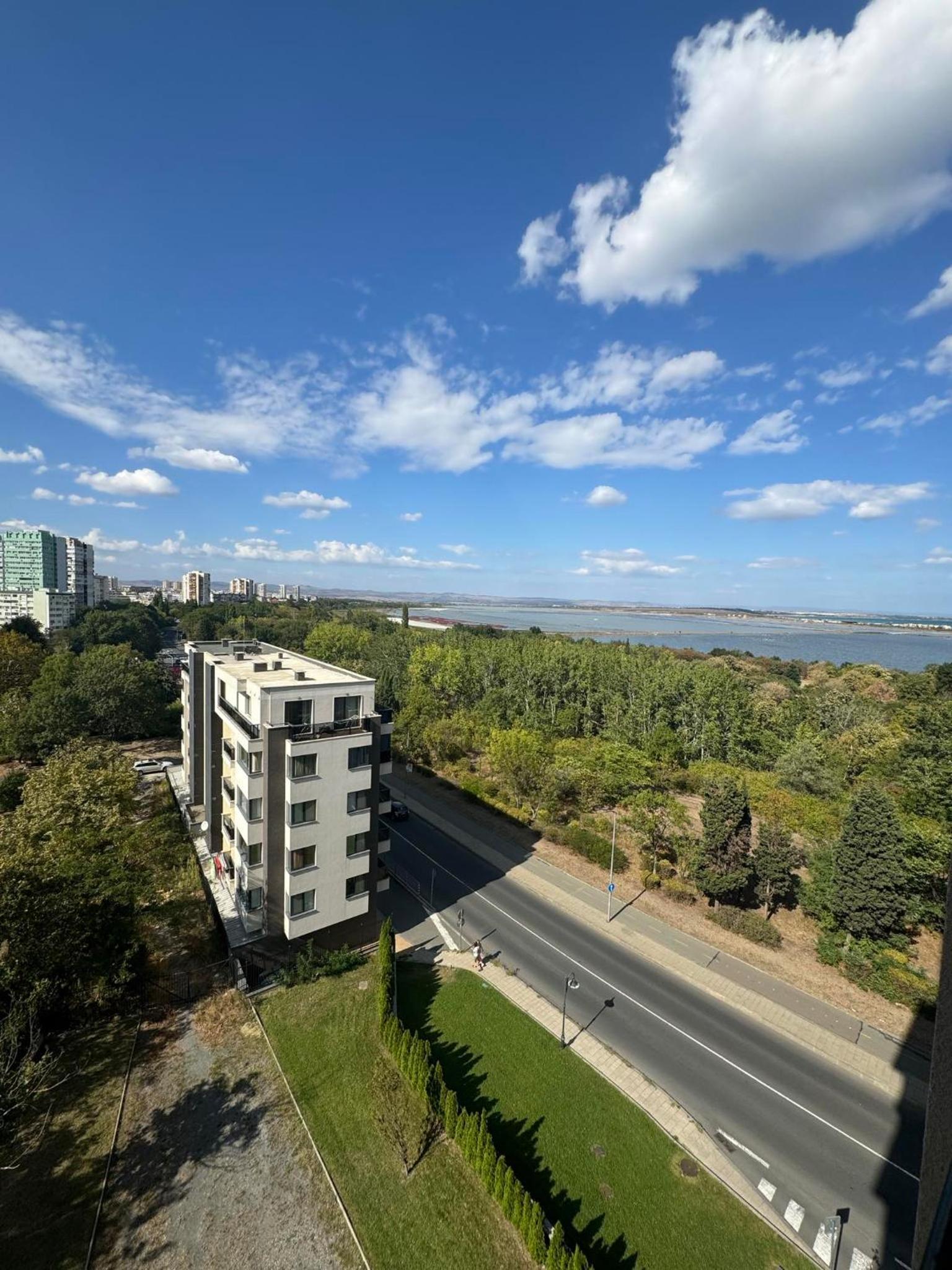 Burgas Residence 504 l Indoor Parking l Breakfast & SPA available