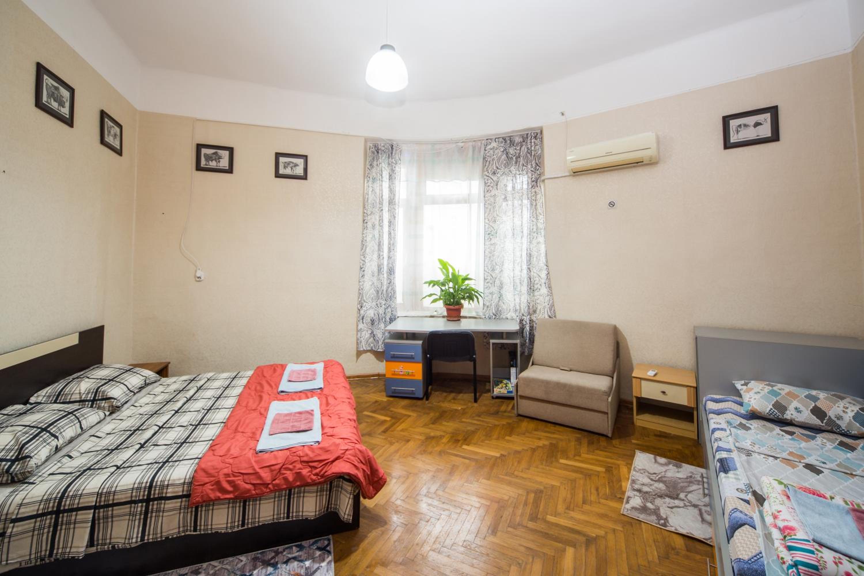 The Square - Old Flat with 2 bedrooms, 1st fl