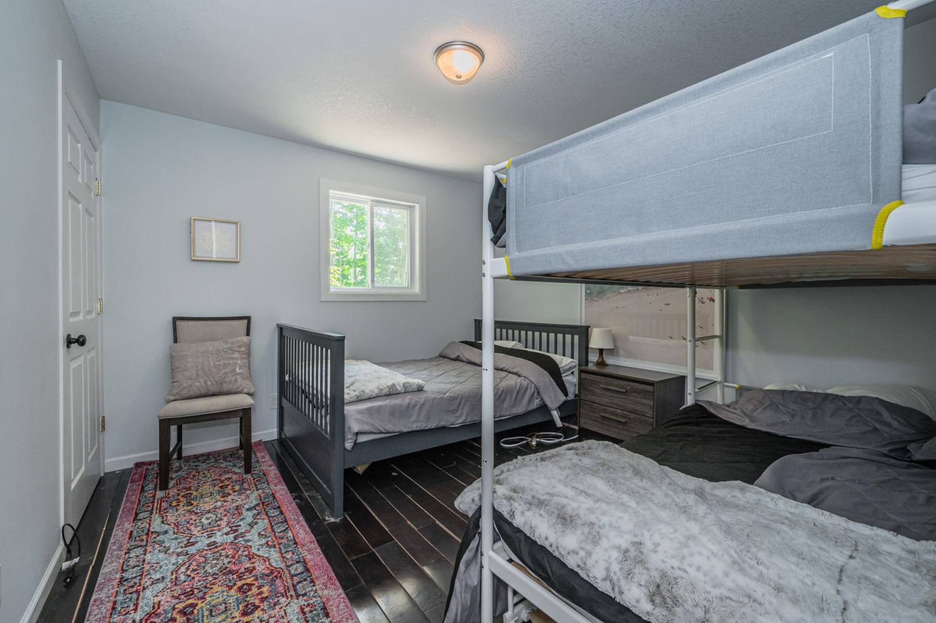 7-bed w Starlink , v-ball near beach