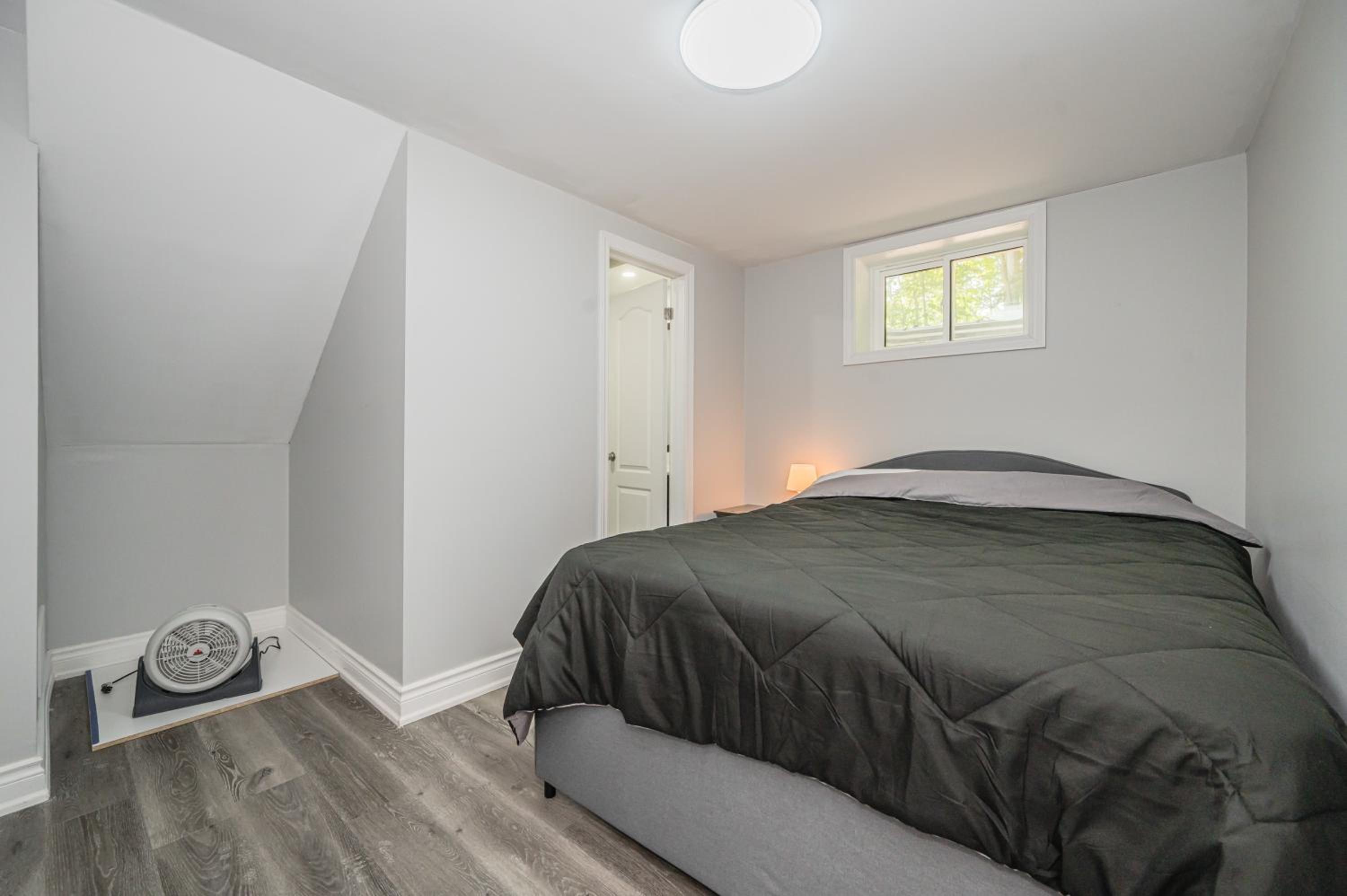 7-bed w Starlink , v-ball near beach