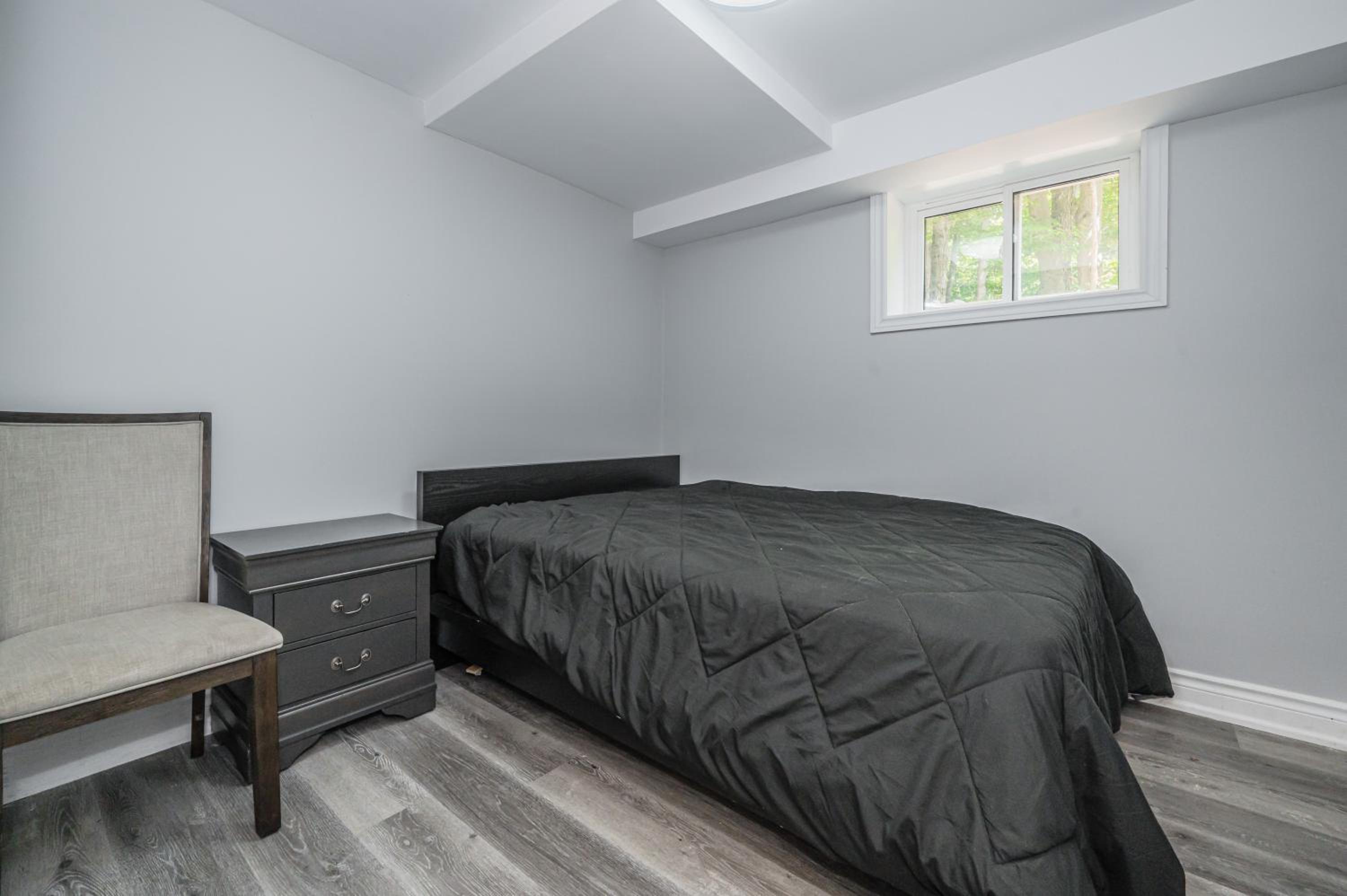 7-bed w Starlink , v-ball near beach